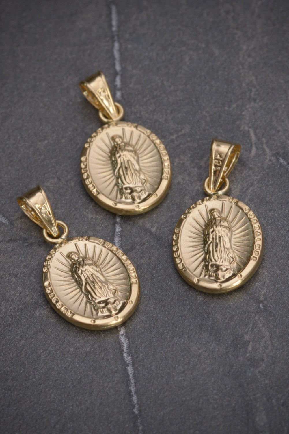 Dije virgen de guadalupe 0.6gr / Largo 2cm — Oro Amarillo
