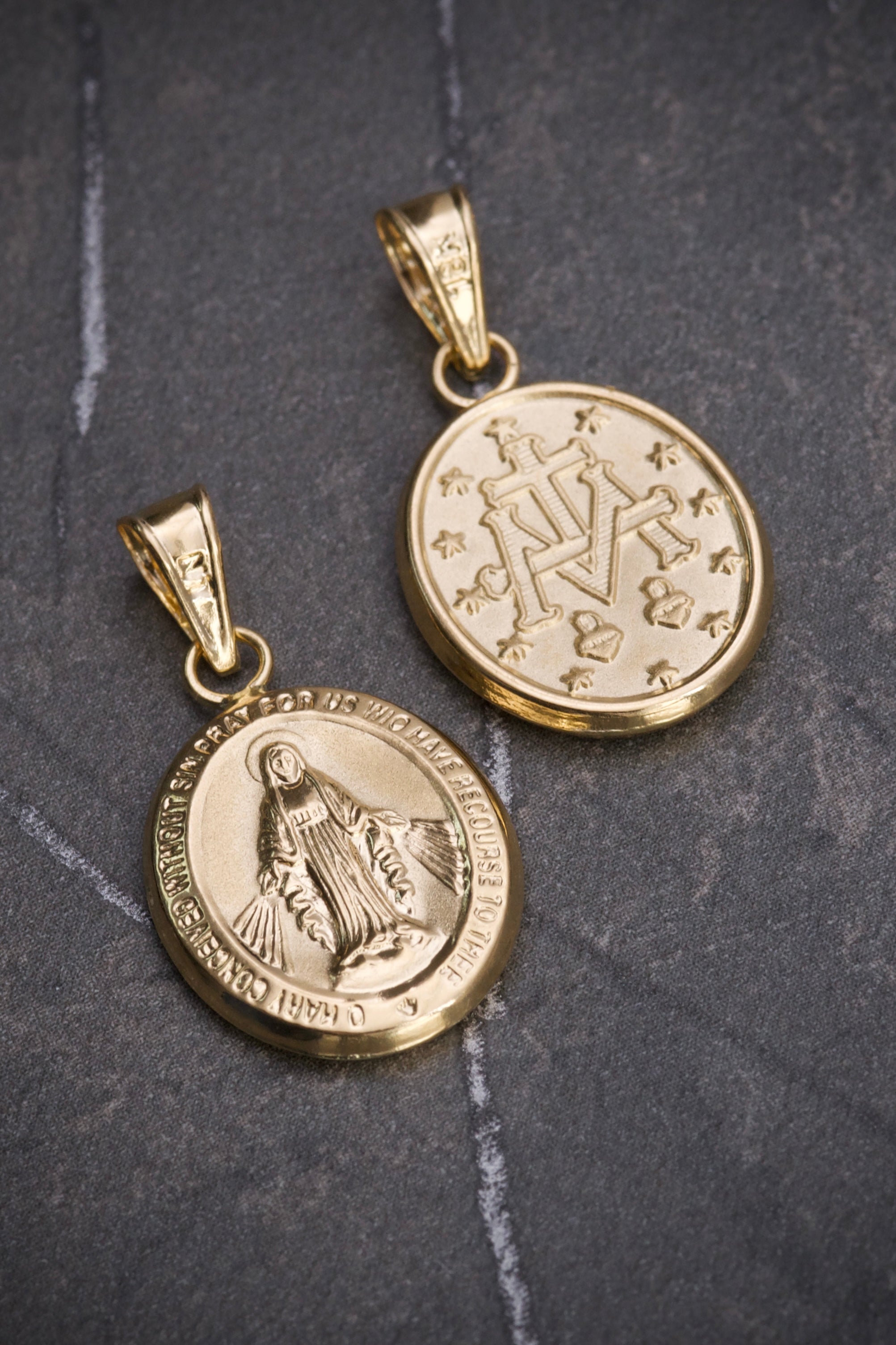 Dije Virgen de la milagrosa 1.05gr / Largo 2.5cm / Oro Amarillo Nac M