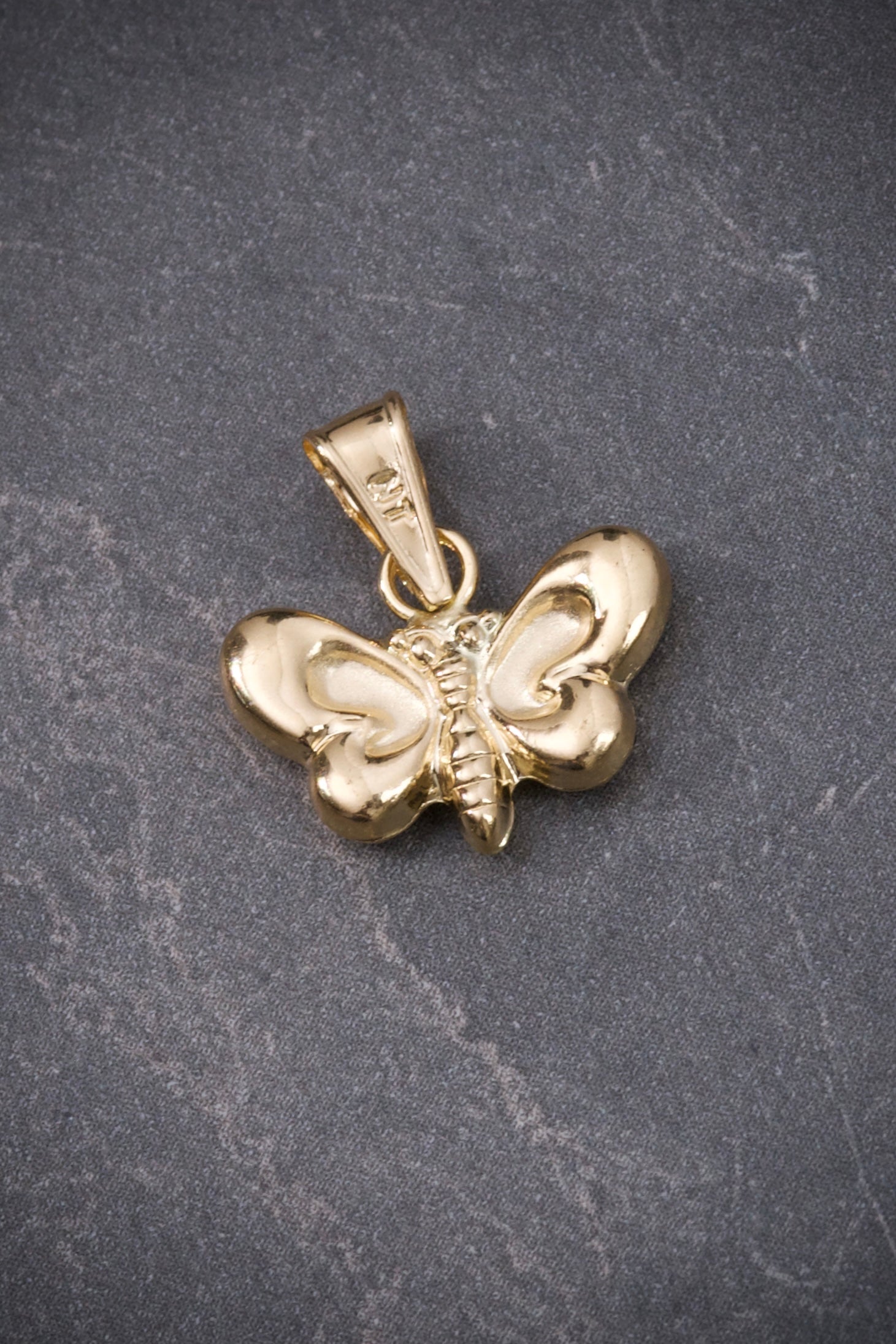 Dije de mariposa 0.75gr / Largo 1.7cm / Oro Amarillo Nac P