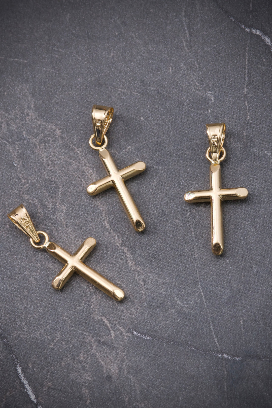 Dije de cruz lisa 0.4gr / 2.3cm / 10mm — Oro Amarillo