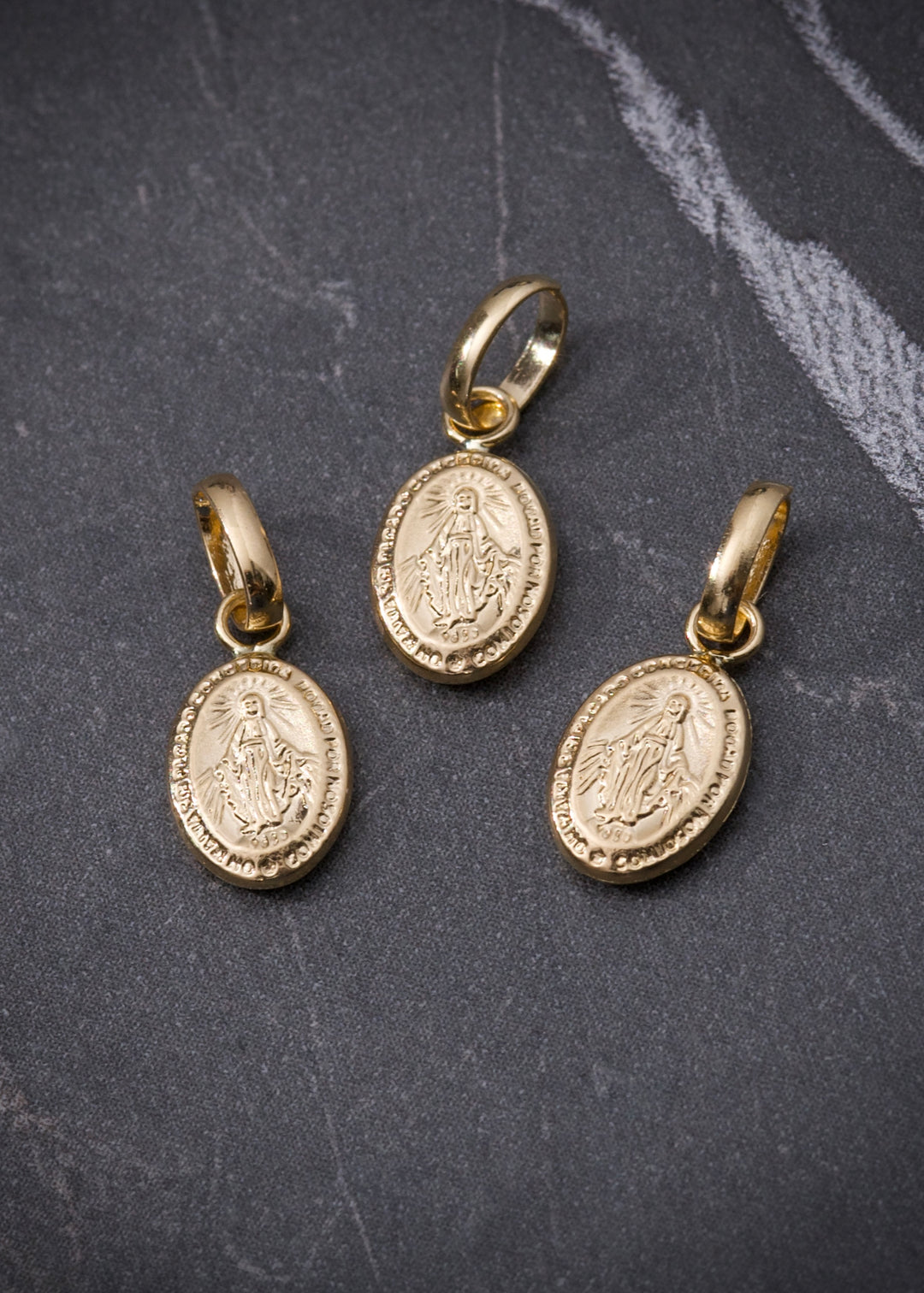 Dije virgen de la milagrosa 0.3gr / Largo 1.4cm — Oro Amarillo