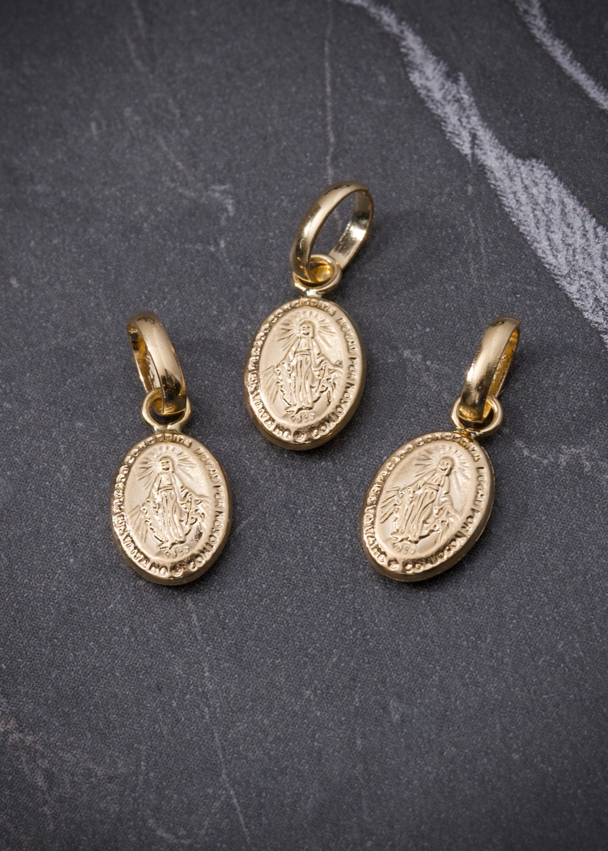 Dije virgen de la milagrosa 0.3gr / Largo 1.4cm / Oro Amarillo Nac M