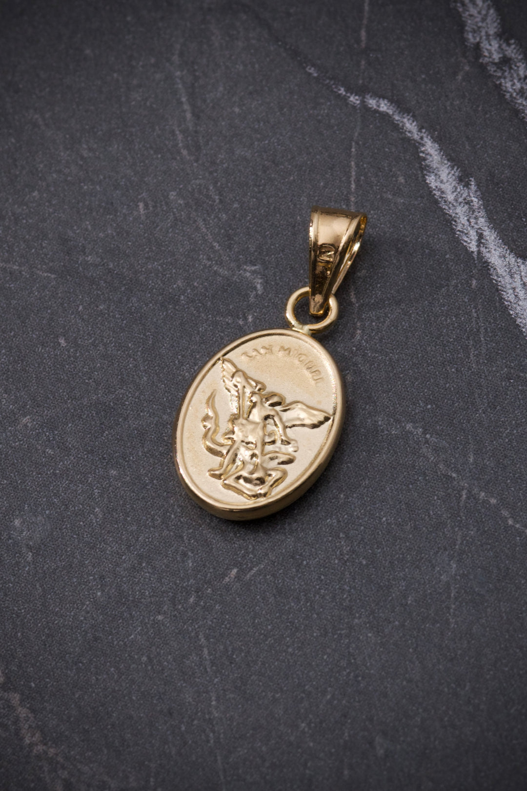 Dije arcangel san miguel 0.55gr / Largo  1.9cm — Oro Amarillo