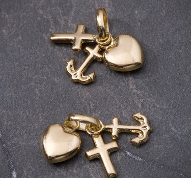 Dije de las tres gracias 0.55gr / Largo 1.5cm / Oro Amarillo Nac B