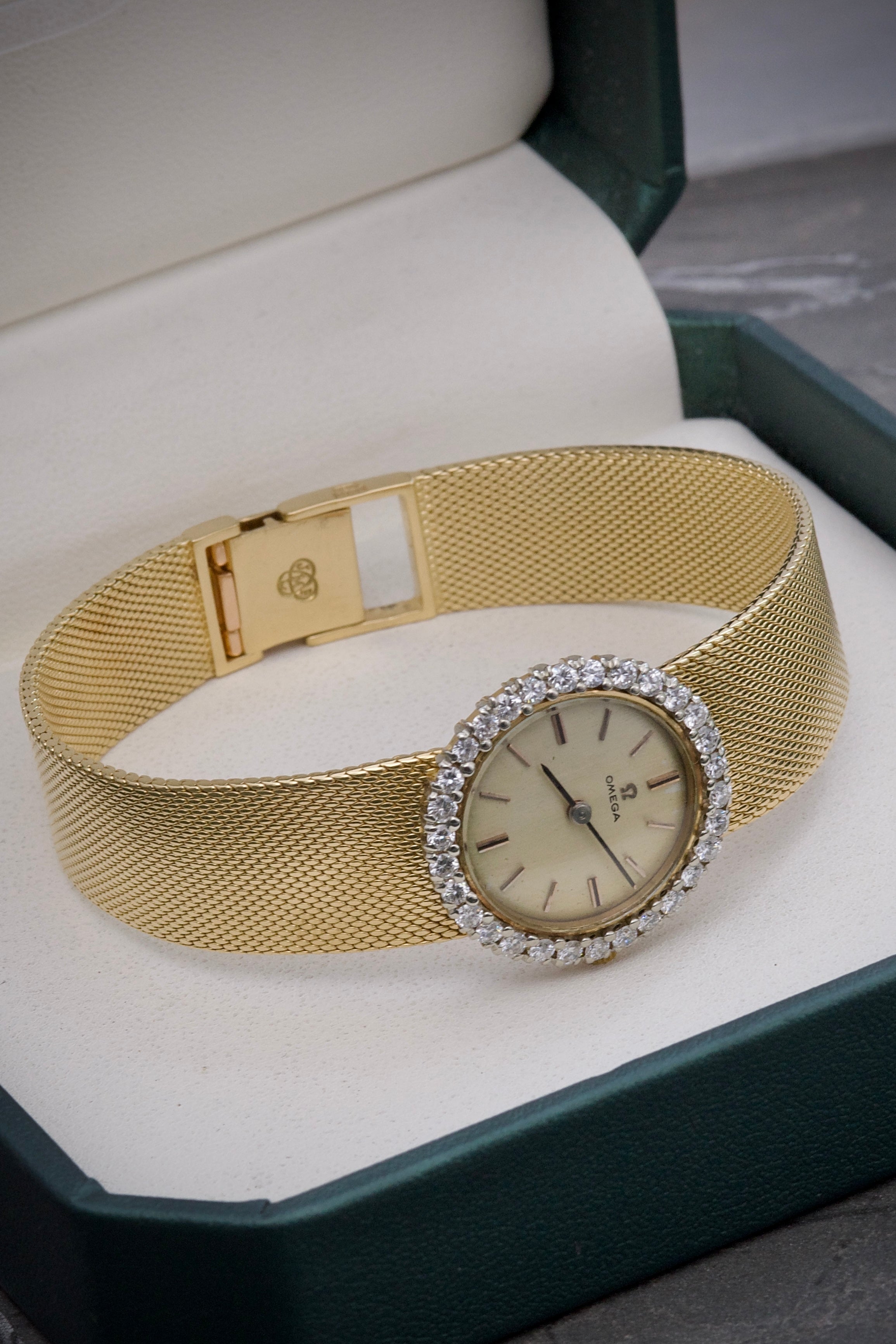 Pulso reloj con 120pts de diamante blanco 51.7gr / Largo 18cm / Oro Amarillo (Joya) M