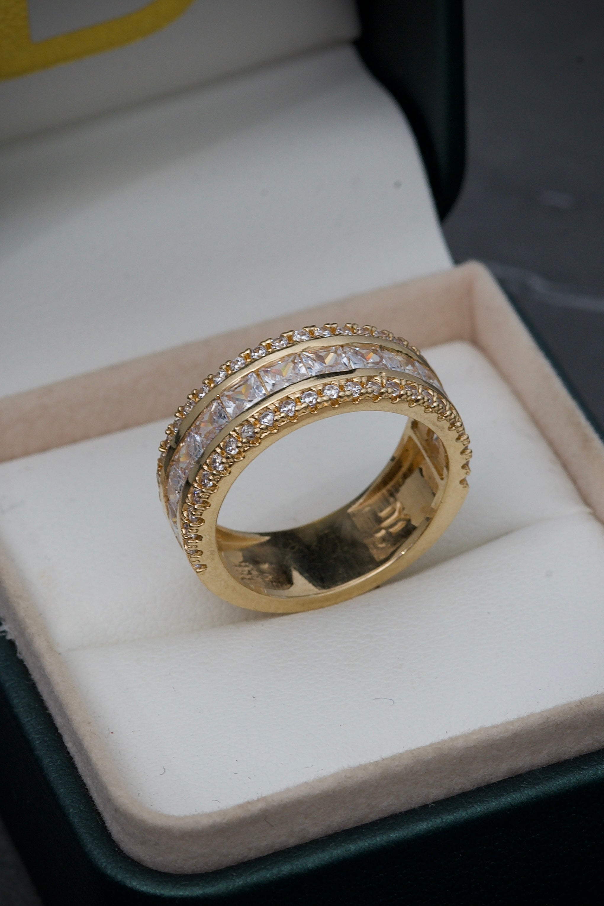 Anillo con swarovki blanco 8.25gr / Talla: 7 1/4 Oro Amarillo Nac B