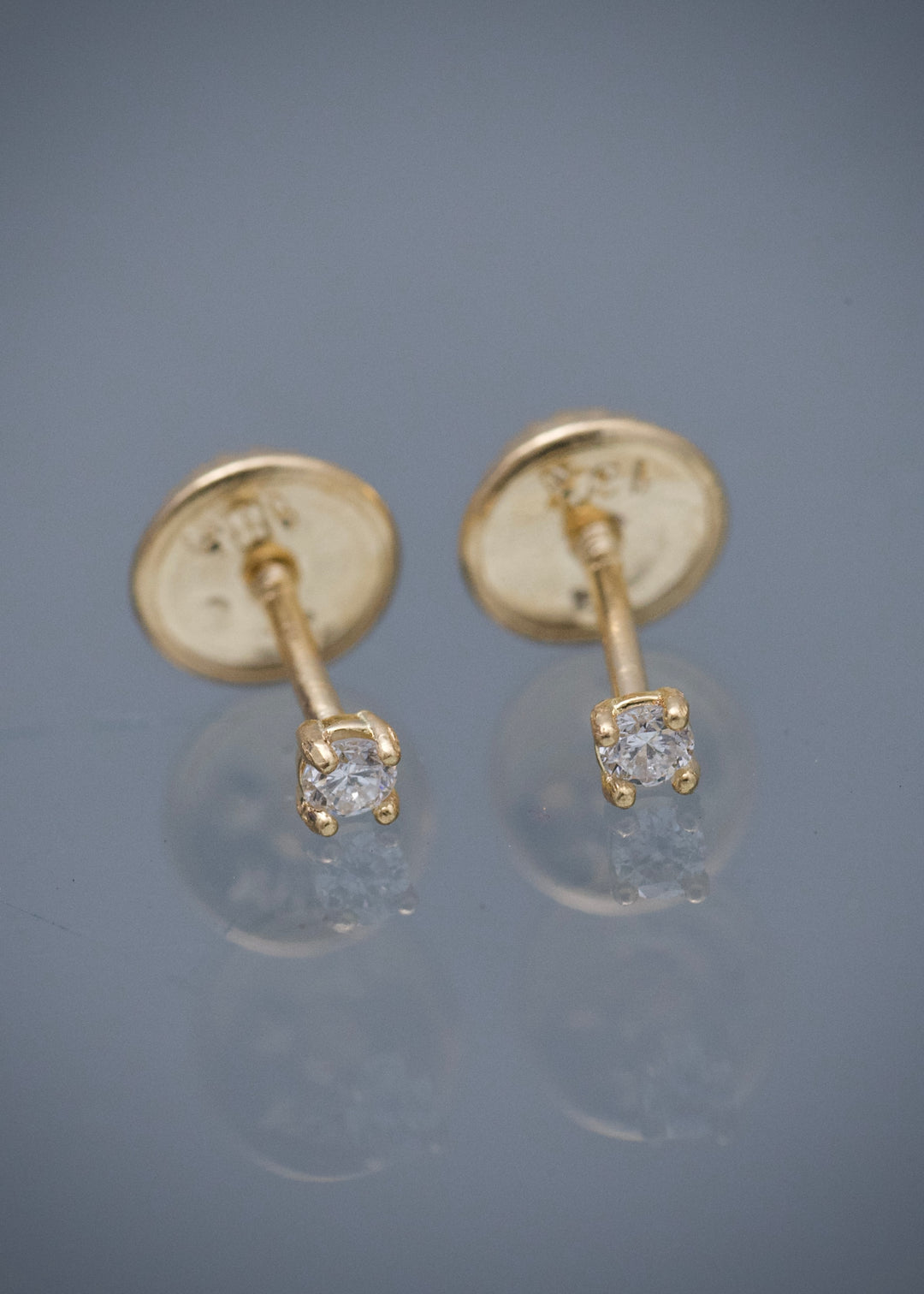Topos con 8pts de diamante 0.5gr / Largo 0.25cm / Oro Amarillo (Joya) M
