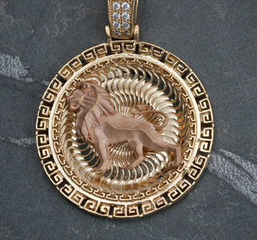 Dije de medalla de leon  13.35gr / 4cm / Dos Oros Nac M