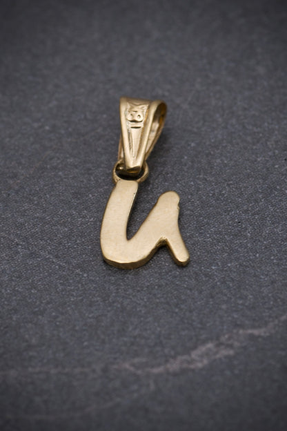 Dije de letra U liso 0.3gr / 1.6cm / Oro Amarillo Nac B