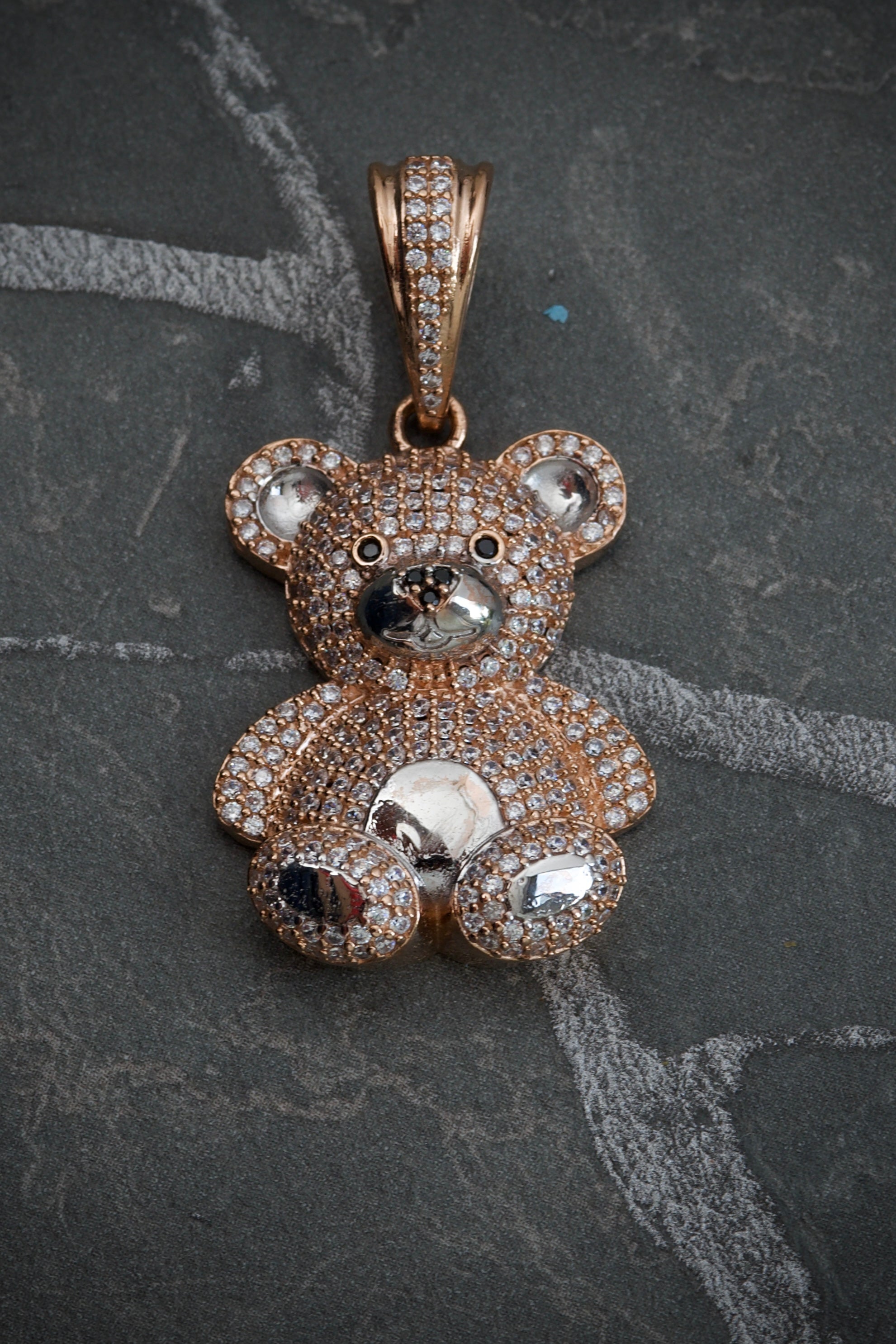 Dije de oso  con swarovski blanco 7.55gr / Largo  4cm / Oro Rosado Nac B