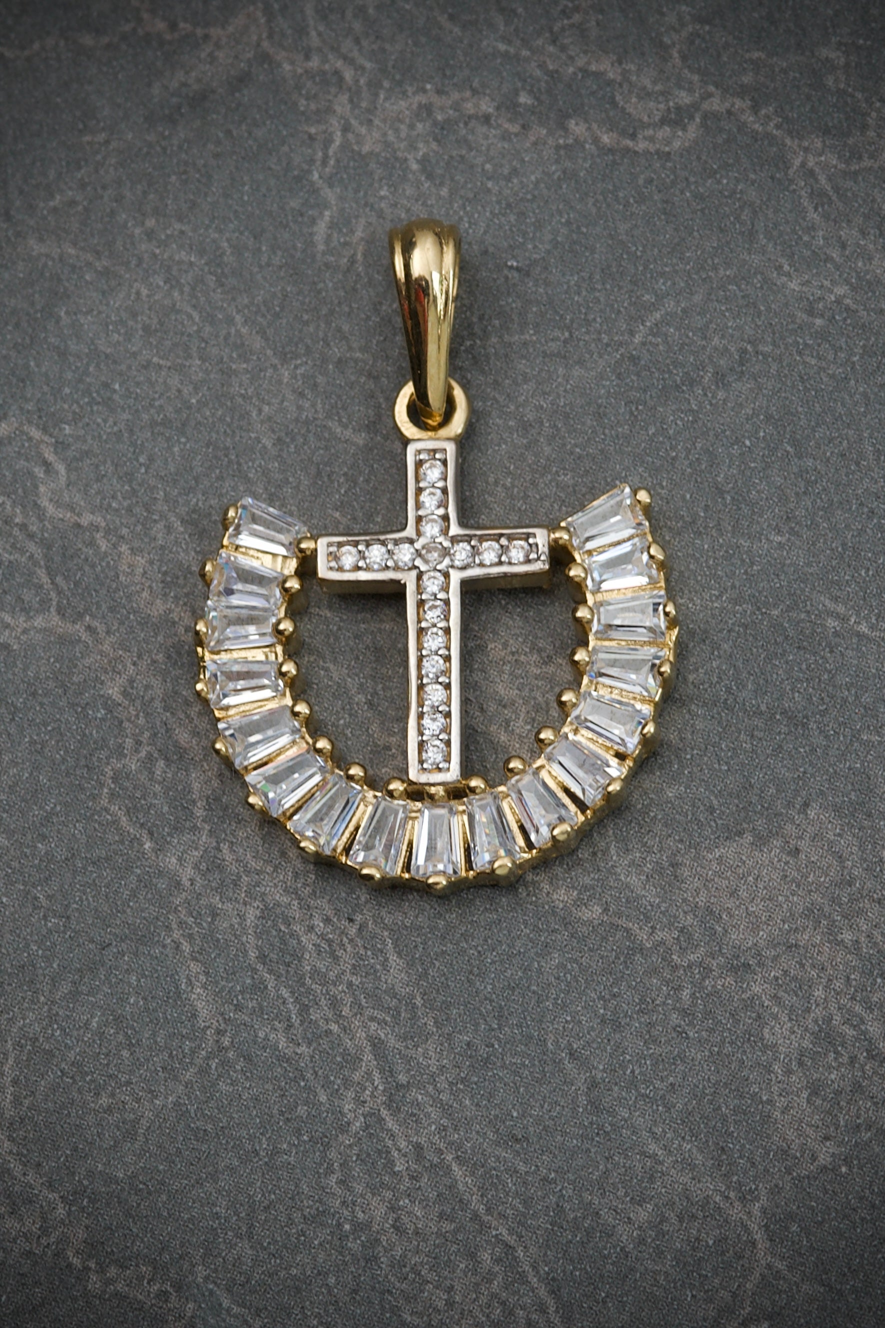 Dije de cruz con swarovski blanco 3.45gr / 2.7cm / Oro Amarillo Nac B