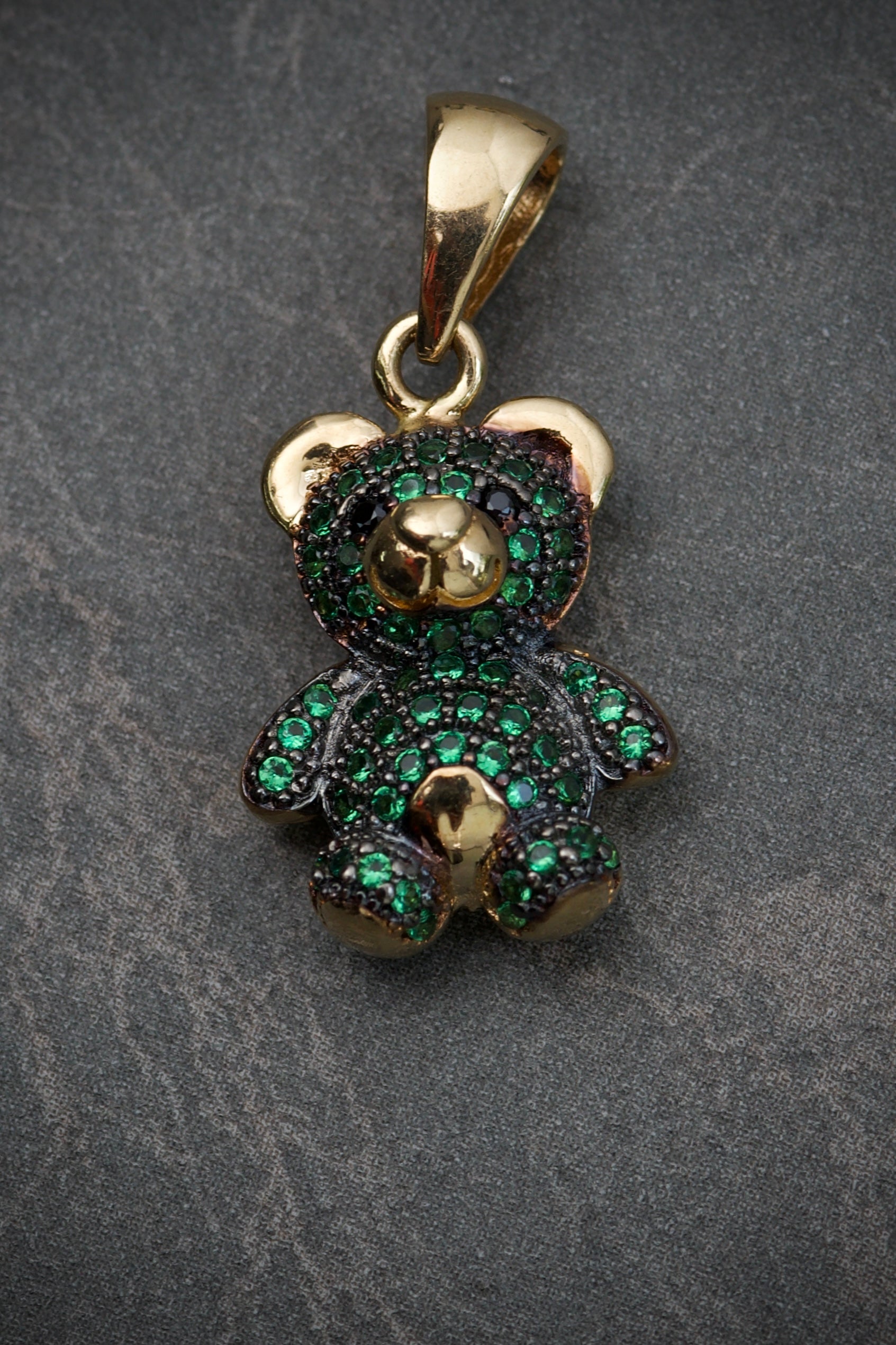 Dije de oso con swarovski verde 3.3gr / 2.5cm / Oro Amarillo Nac B