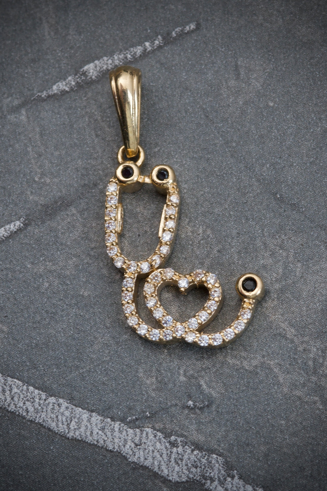 Dije De Estetoscopio Con Corazon Y Swarovski 2.4gr / Largo 2.6cm — Oro Amarillo