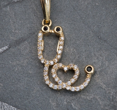 Dije De Estetoscopio Con Corazon Y Swarovski 2.4gr / Largo 2.6cm / Oro Amarillo Nac P