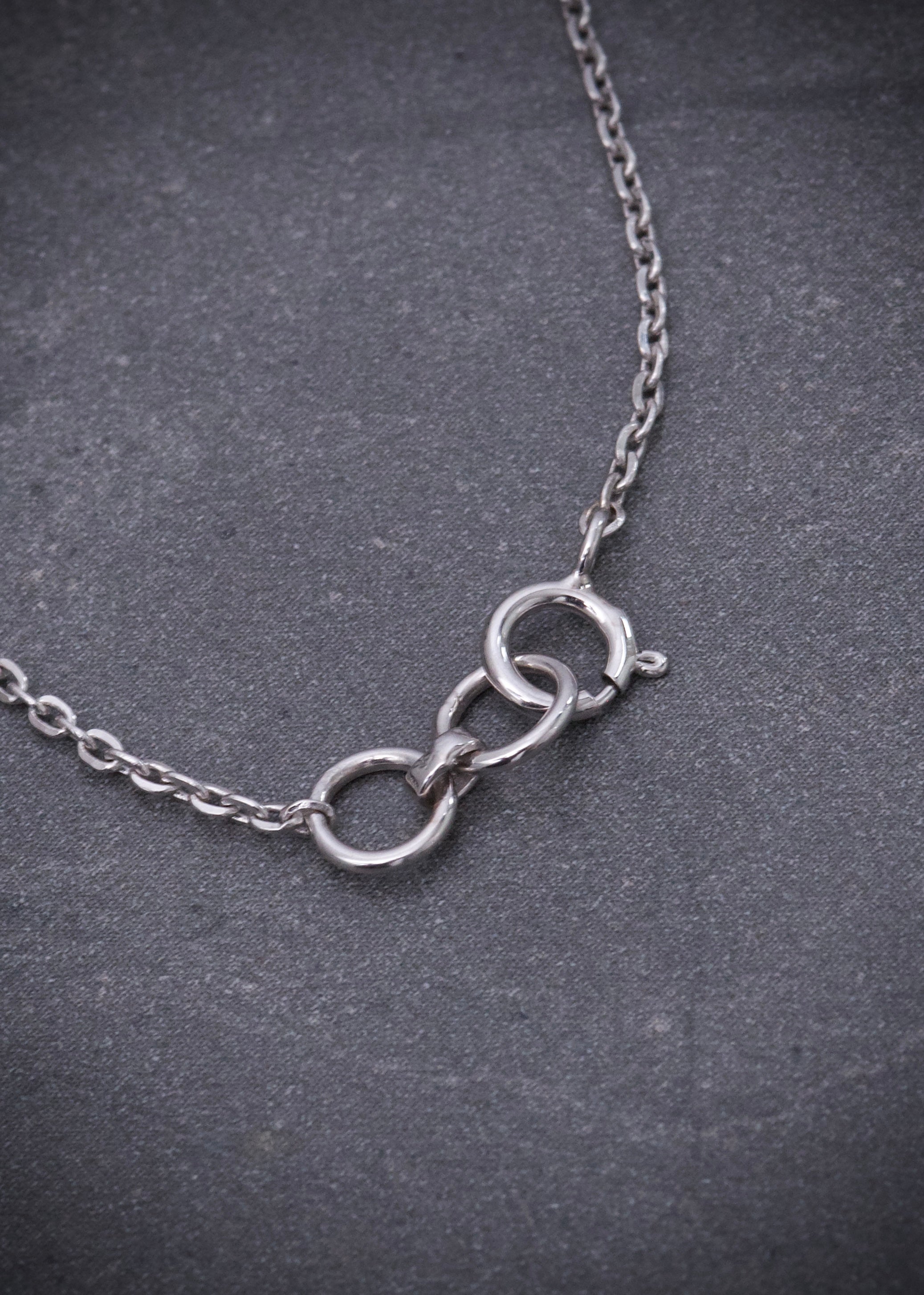 Cadena con 14pts de diamantes y 24pts de diamantes baguette 2.75gr / Largo 40cm / Oro Blanco italy cte (Joya) P
