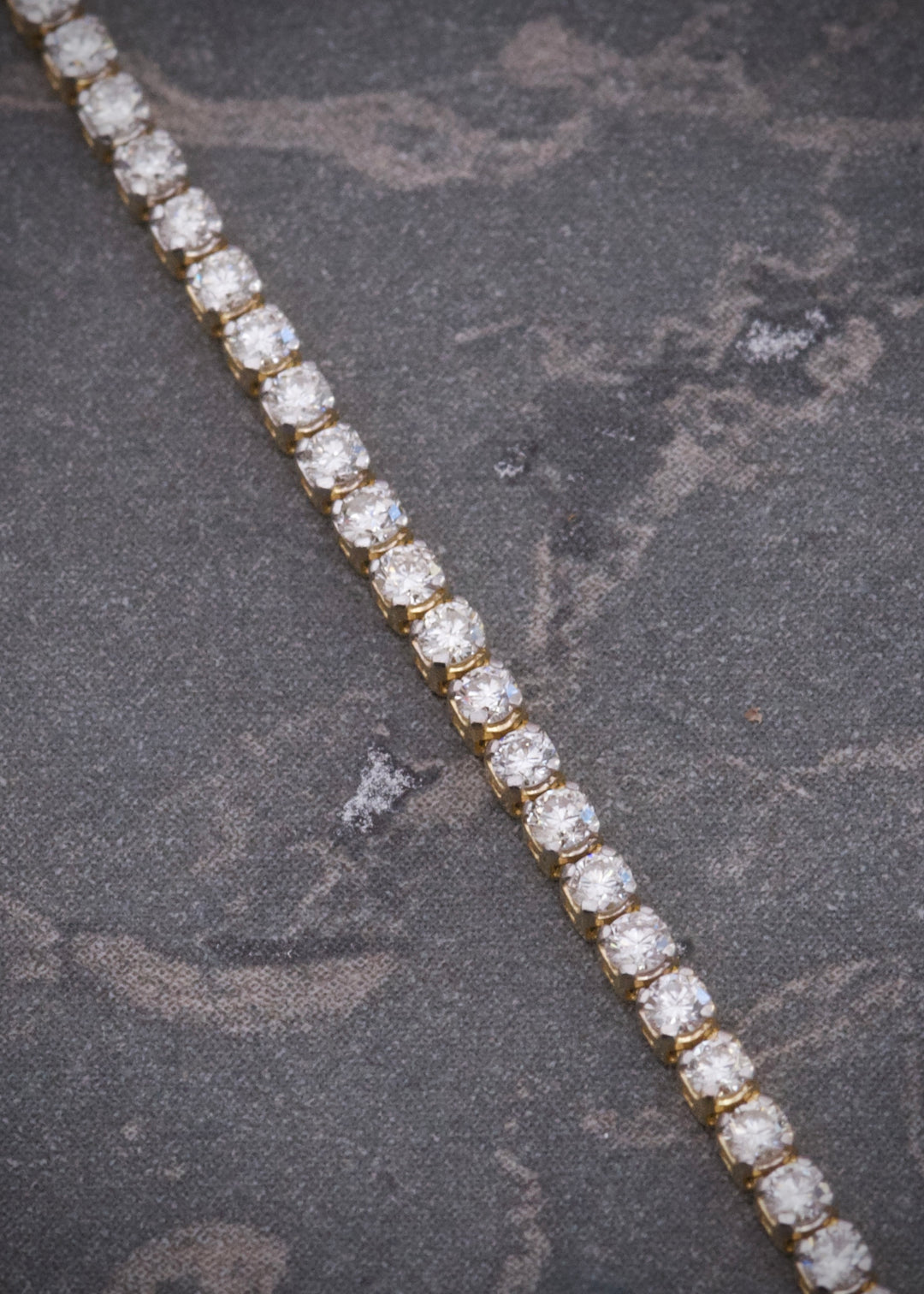 Pulso tenis con 133 pts de diamantes 2.2gr / largo 17.5cm — Oro Amarillo