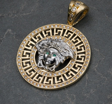 Dije Medalla De Medusa Con SwarovskI Blanco Y Verde 7.25gr / Largo 3.7cm / Dos Oros Nac B