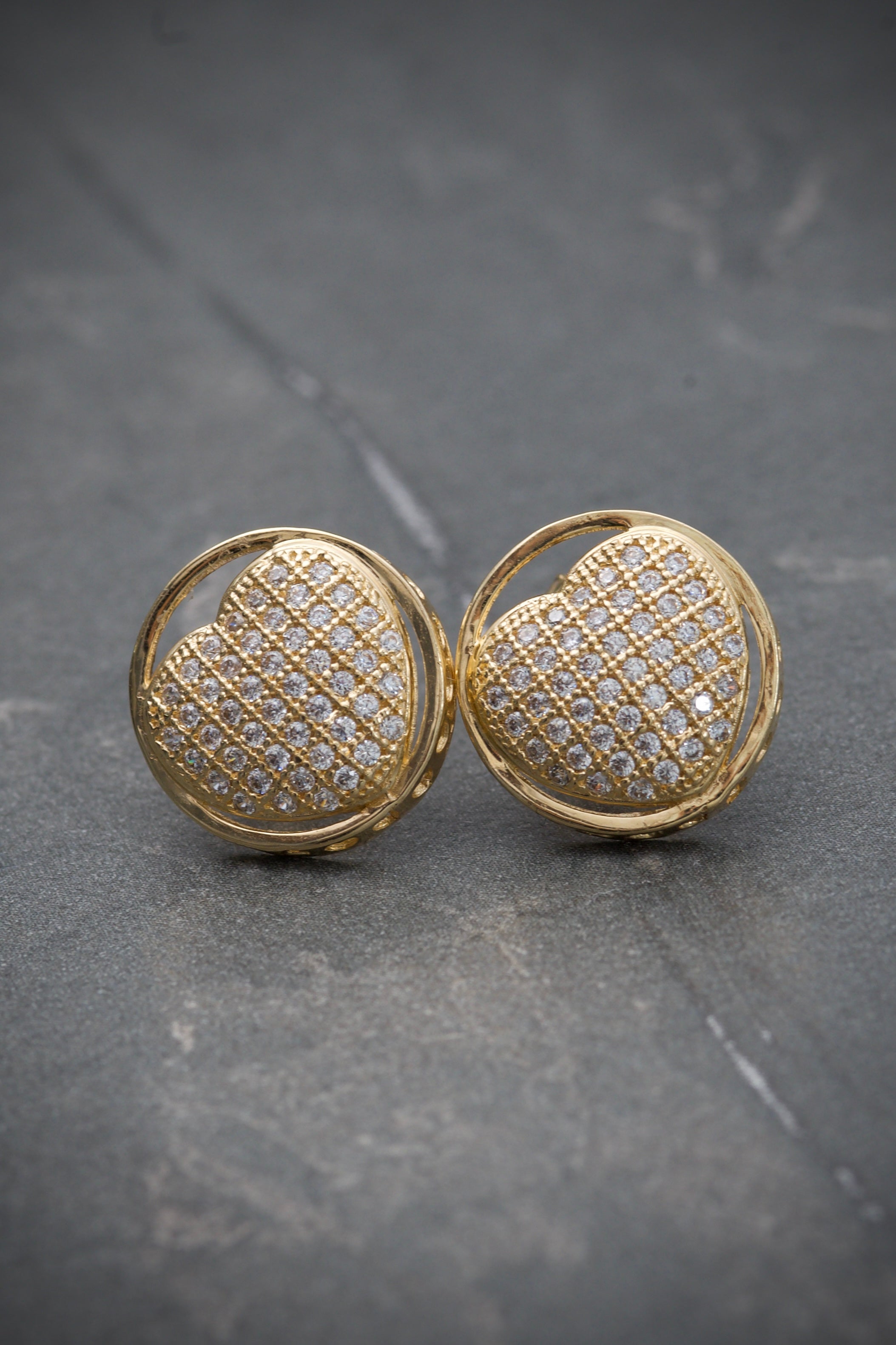 Aretes De Medalla Con Corazones Y Swarovski 3.6gr / Largo 1.2cm / Oro Amarillo Nac B