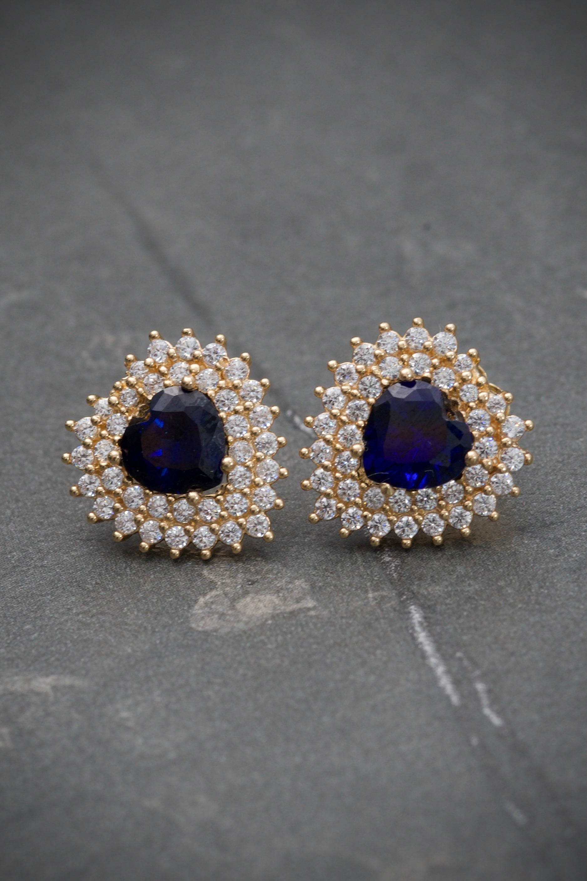 Aretes Con Swarovskis De Corazones Azul 4.2gr / Largo 1.3cm / Oro Amarillo Nac B