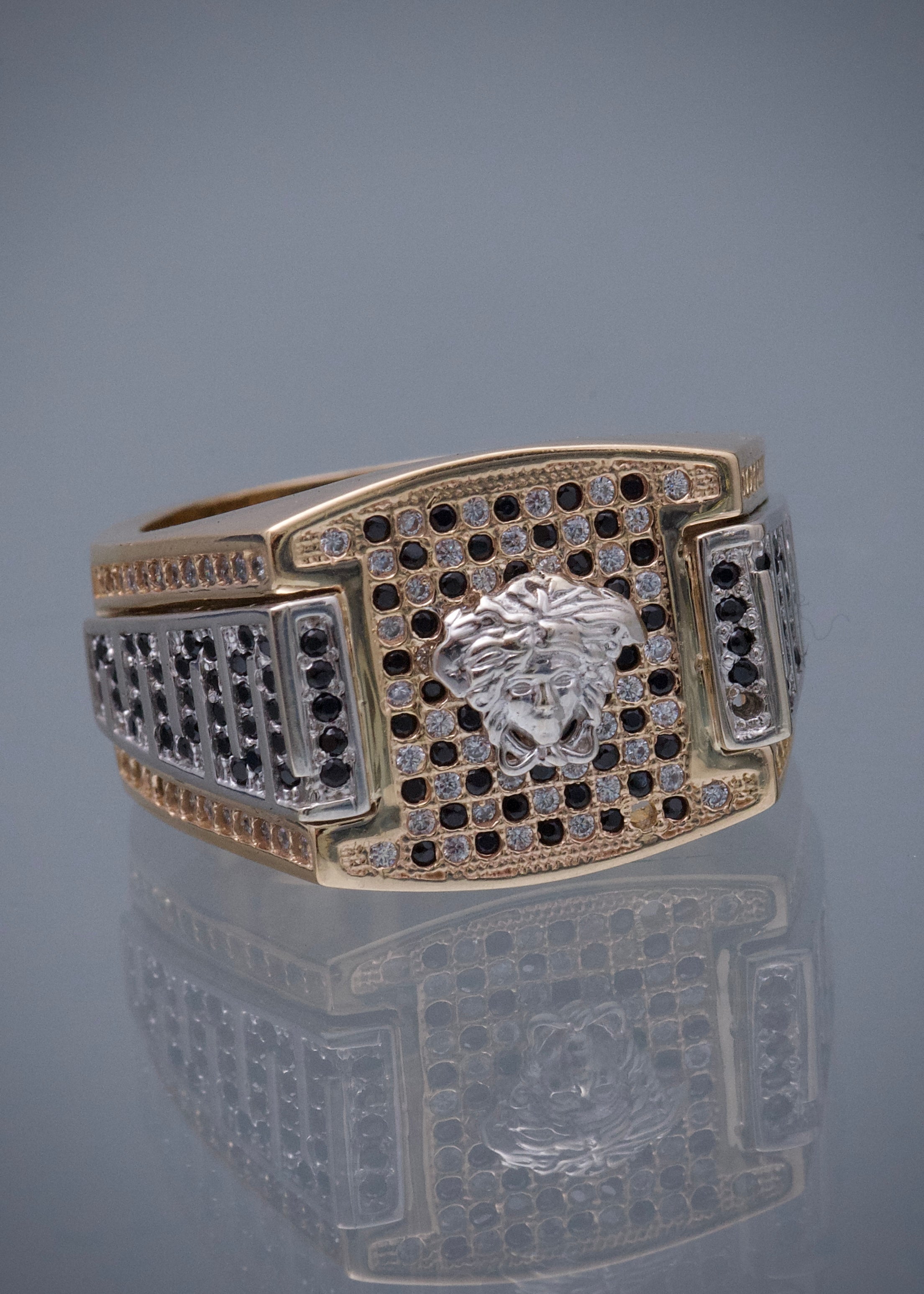 Anillo medusa con swarovski blanco y negro 13.8gr / TALLA 10 1/2 / Dos Oros Nac P