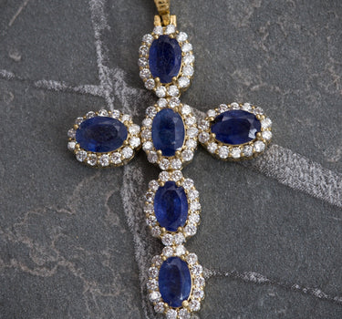 Dije De Cruz Con 402Pts de Zafiros Y 89pts Diamanttes Blancos 6.6gr / Largo 4.3cm / Oro Amarillo (Joya) M