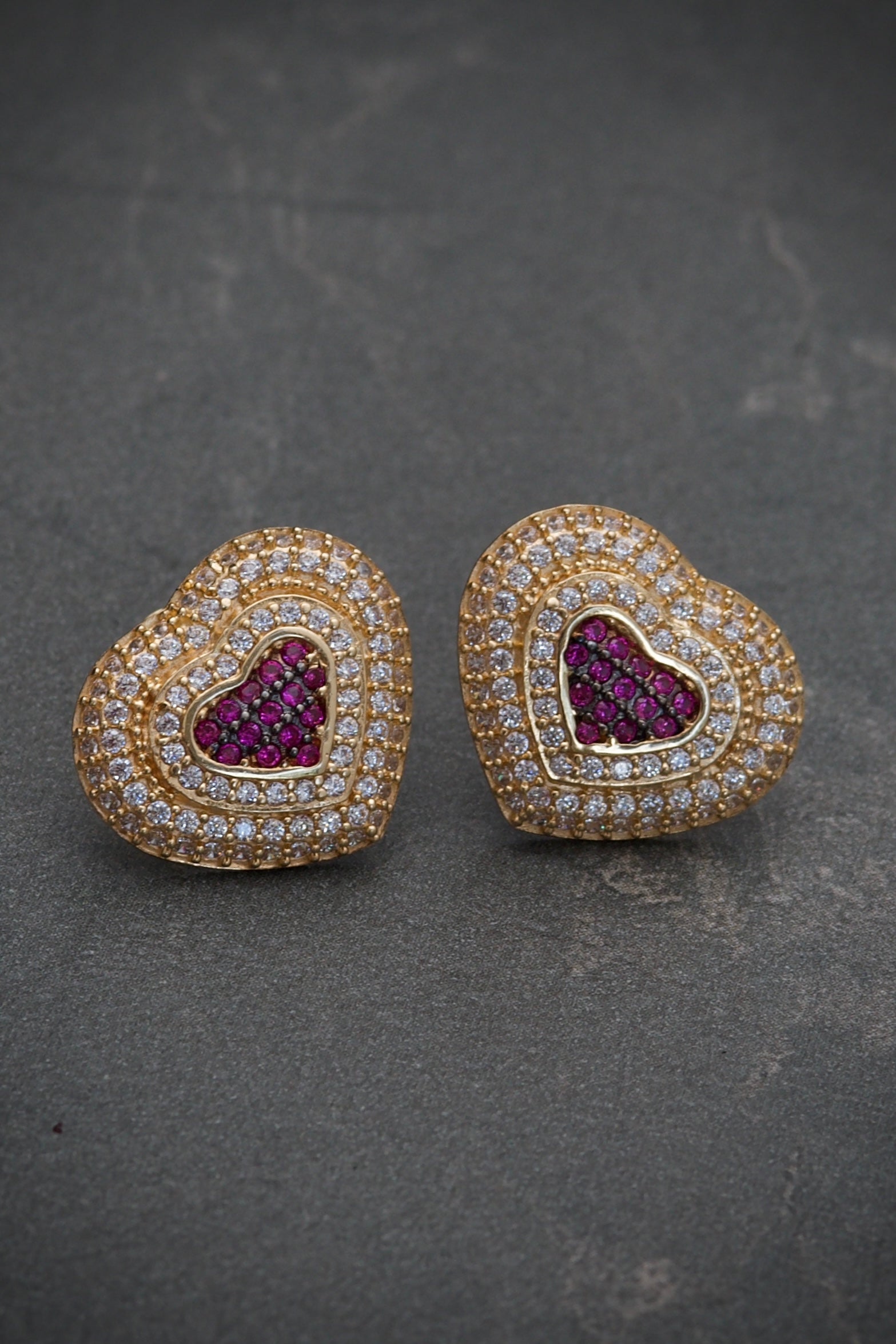 Aretes En Figura De Corazon Con Swarovski 4.3gr / Largo 1.3cm / Oro Amarillo Nac B