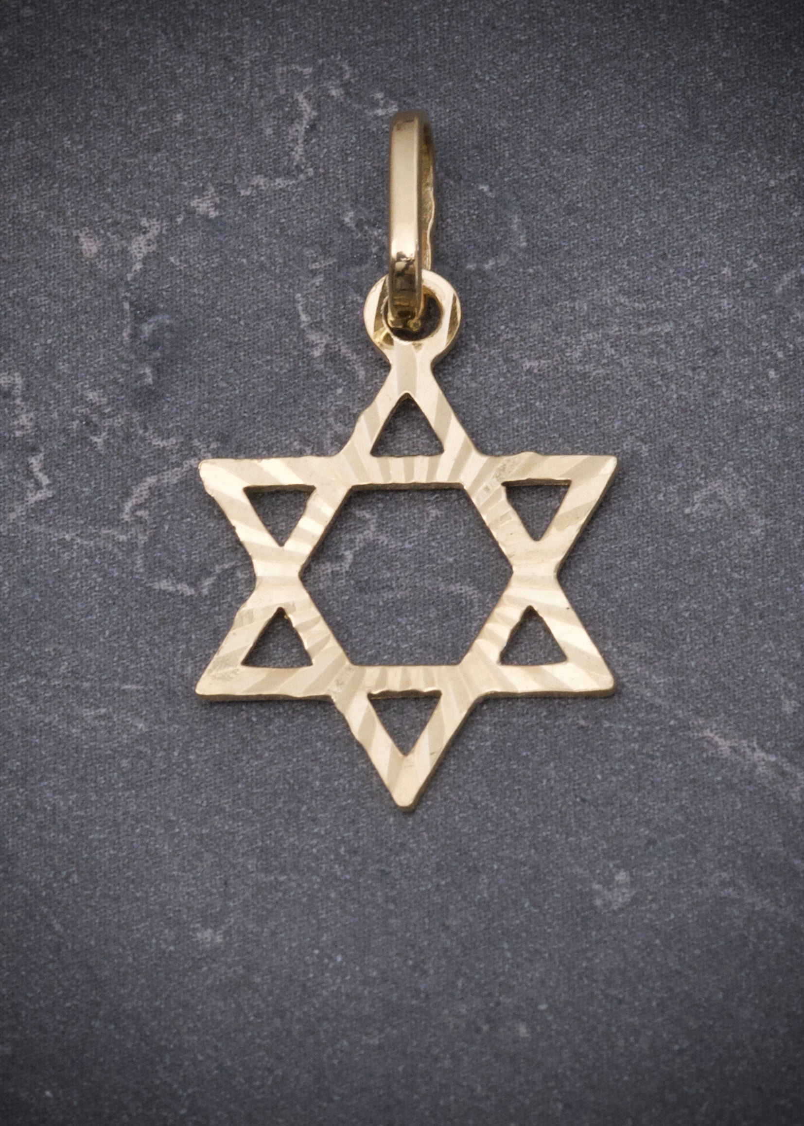 Dije Estrella de David 1.15gr / Largo 2.5cm / Oro Amarillo Nac B