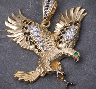 Dije aguila con swarovski blanco y negro 11.9gr / Largo 4cm / Oro Amarillo Nac M