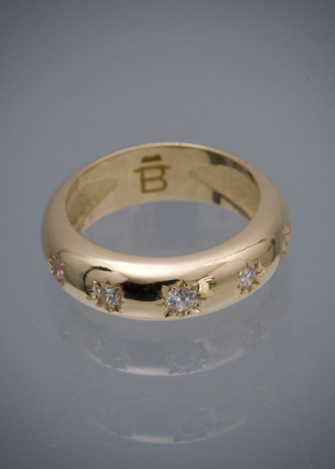 Anillo stars diamonds 6.45gr / Talla 5 3/4 — Oro Amarillo