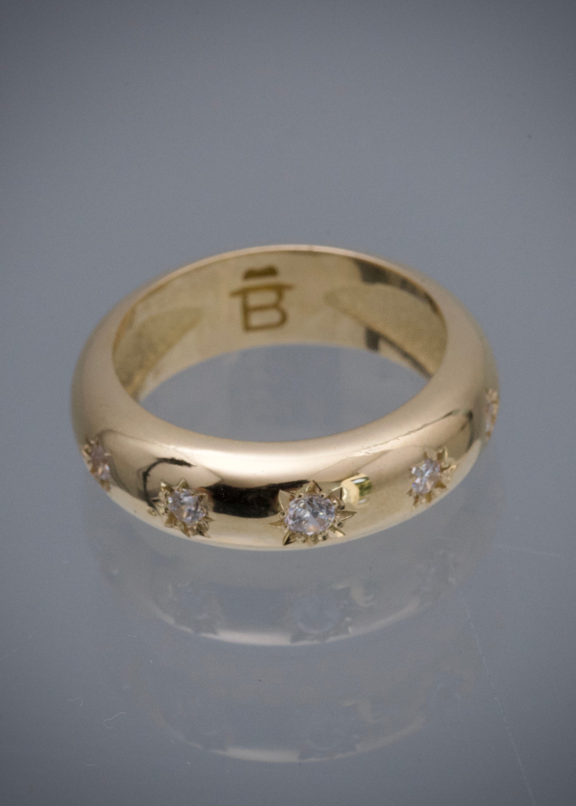 Anillo stars diamonds 6.5gr / TALLA 5 3/4 / Oro Amarillo Nac M