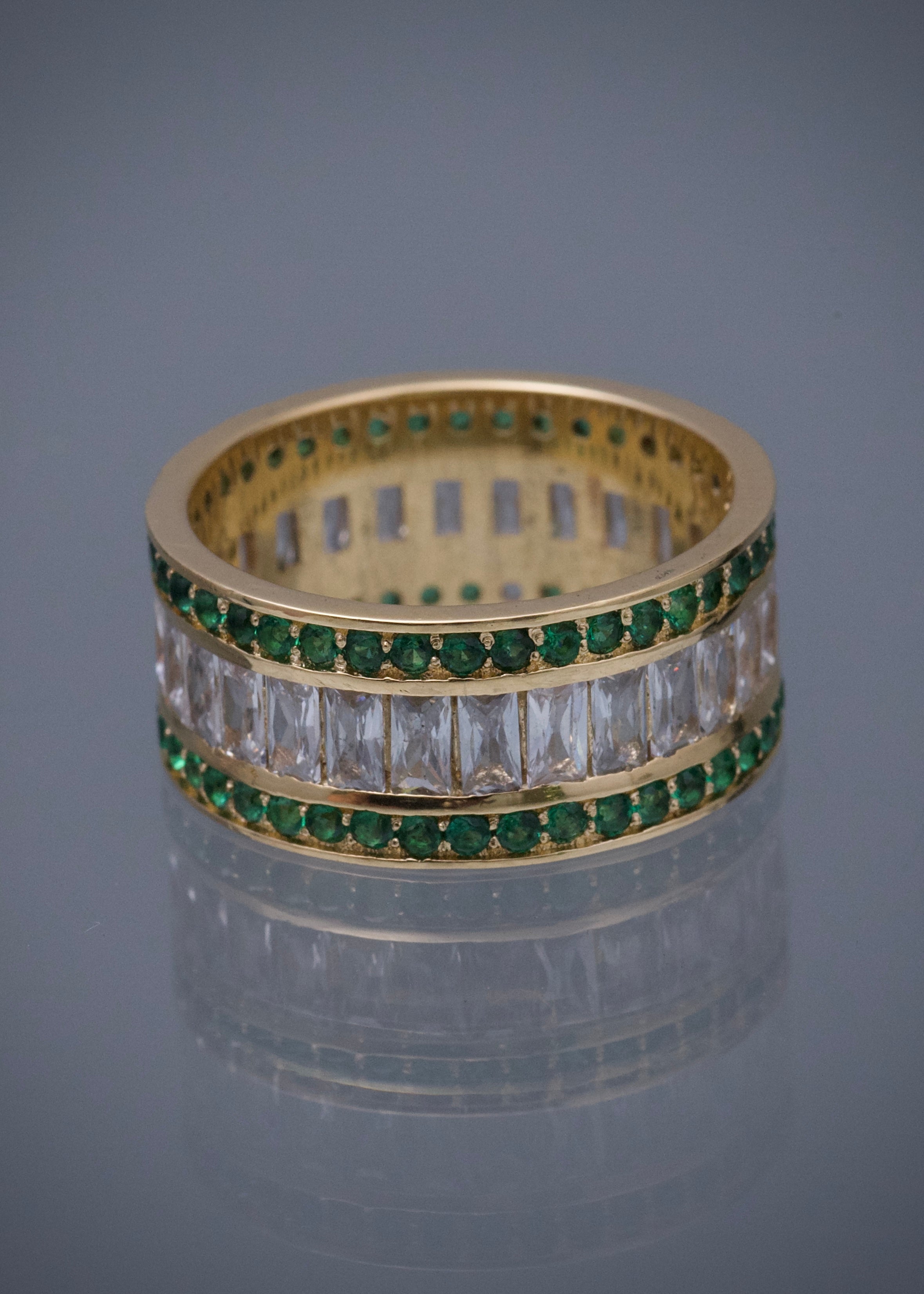Anillo con swarovski blanco y verde 7.65gr / TALLA 7 1/2 / Oro Amarillo Nac M