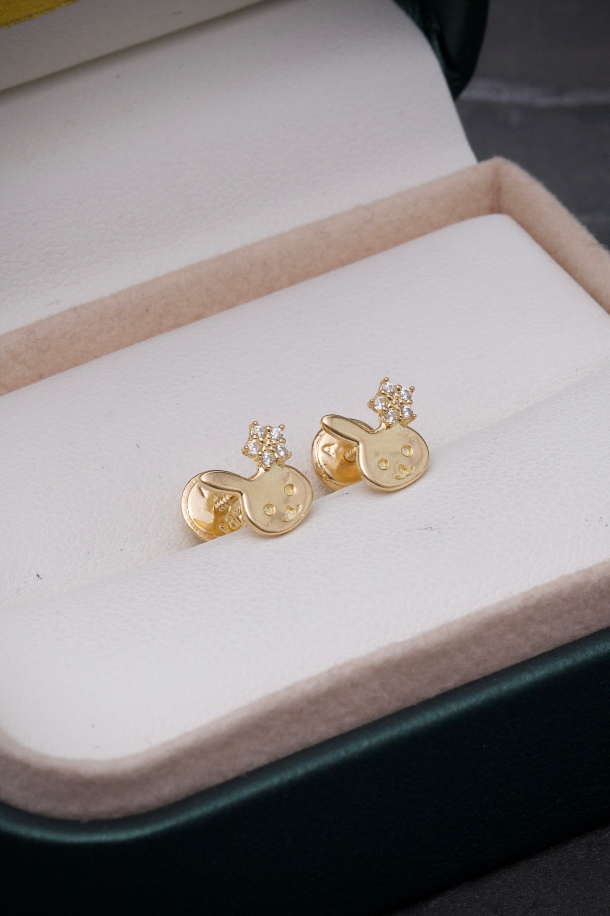 Topos de conejo con swarovski blanco 1.1gr / Largo 0.7cm / Oro Amarillo Nac M
