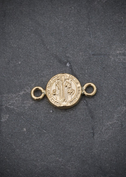 Herraje san benito 0.4gr / Largo 1.5cm — Oro Amarillo
