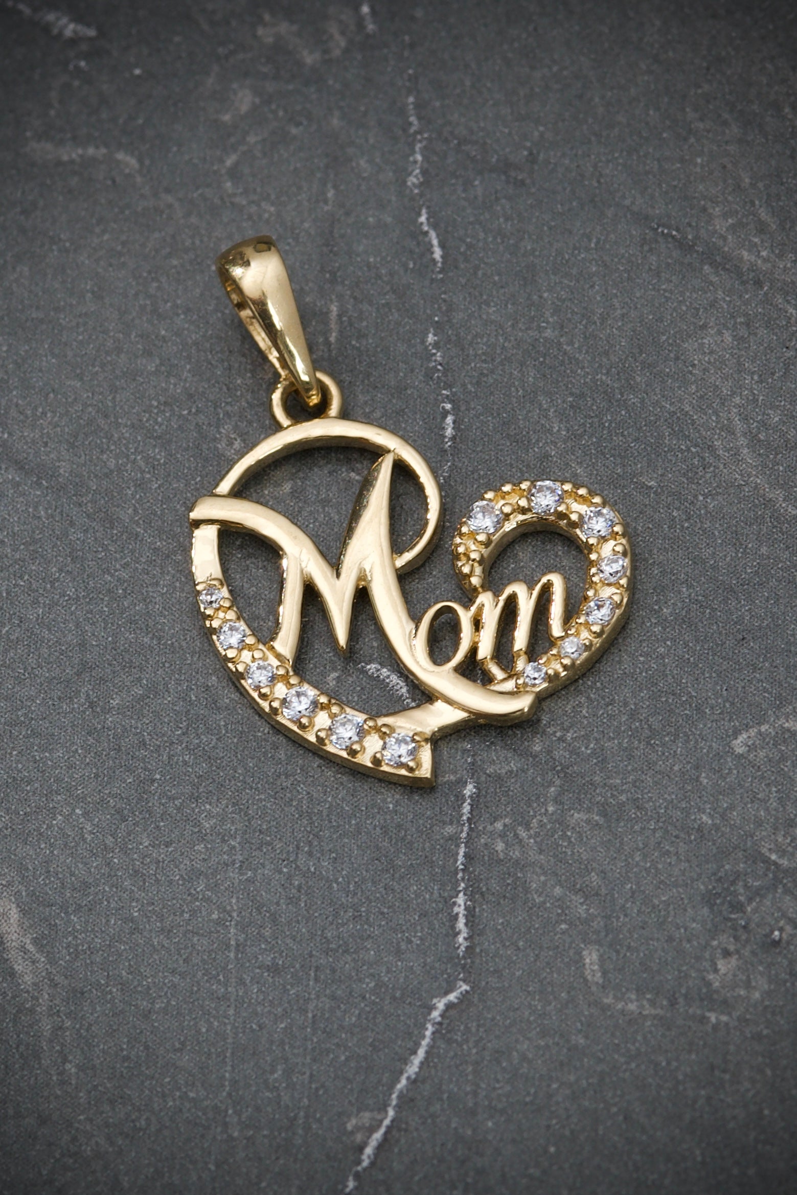 Dije corazon de mamà con swarovski blanco 2.15gr / 2.5cm / Oro Amarillo Nac M