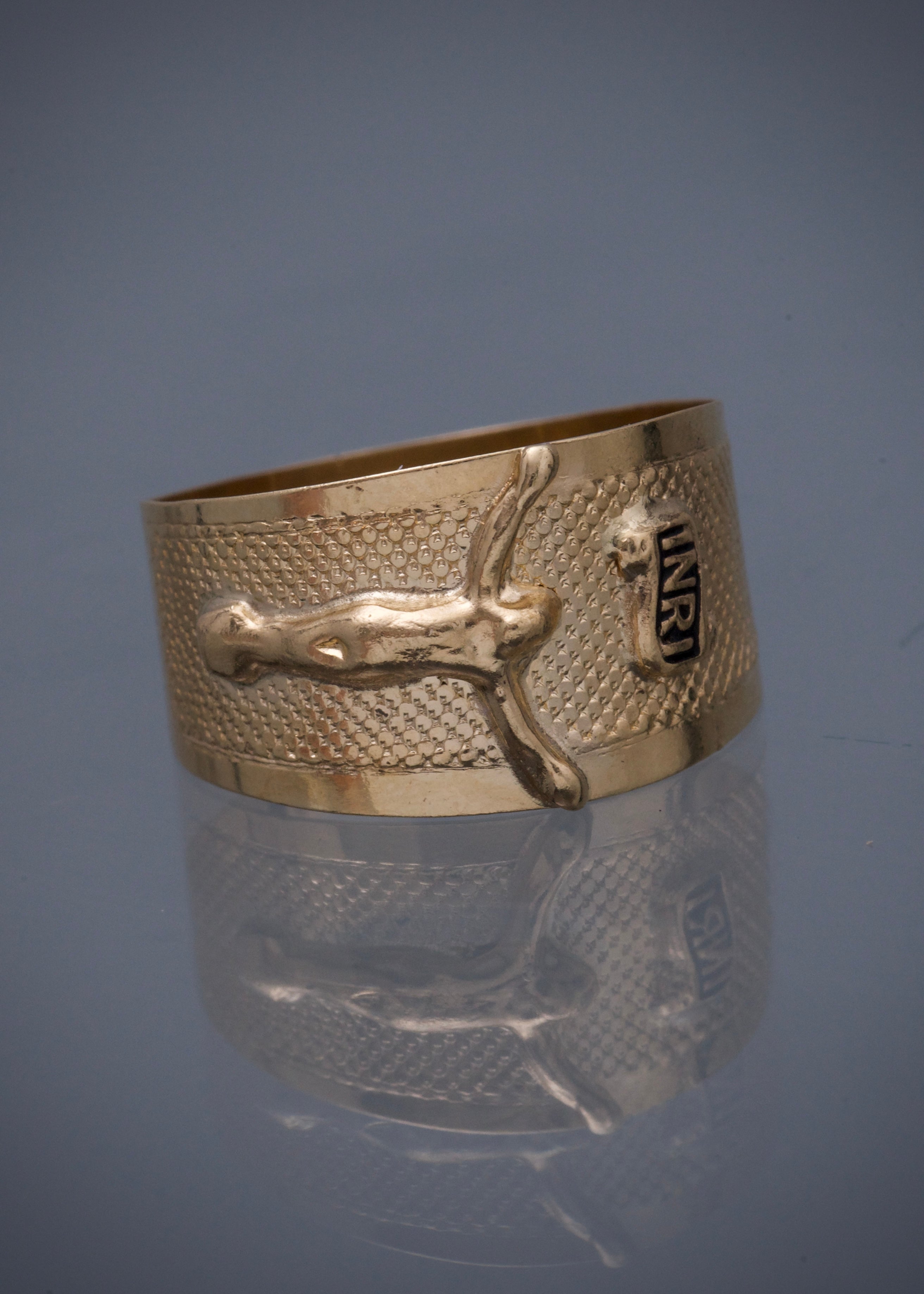 Anillo cruz con cristo 3.35gr / Talla 10 1/4 / Oro Amarillo Nac B