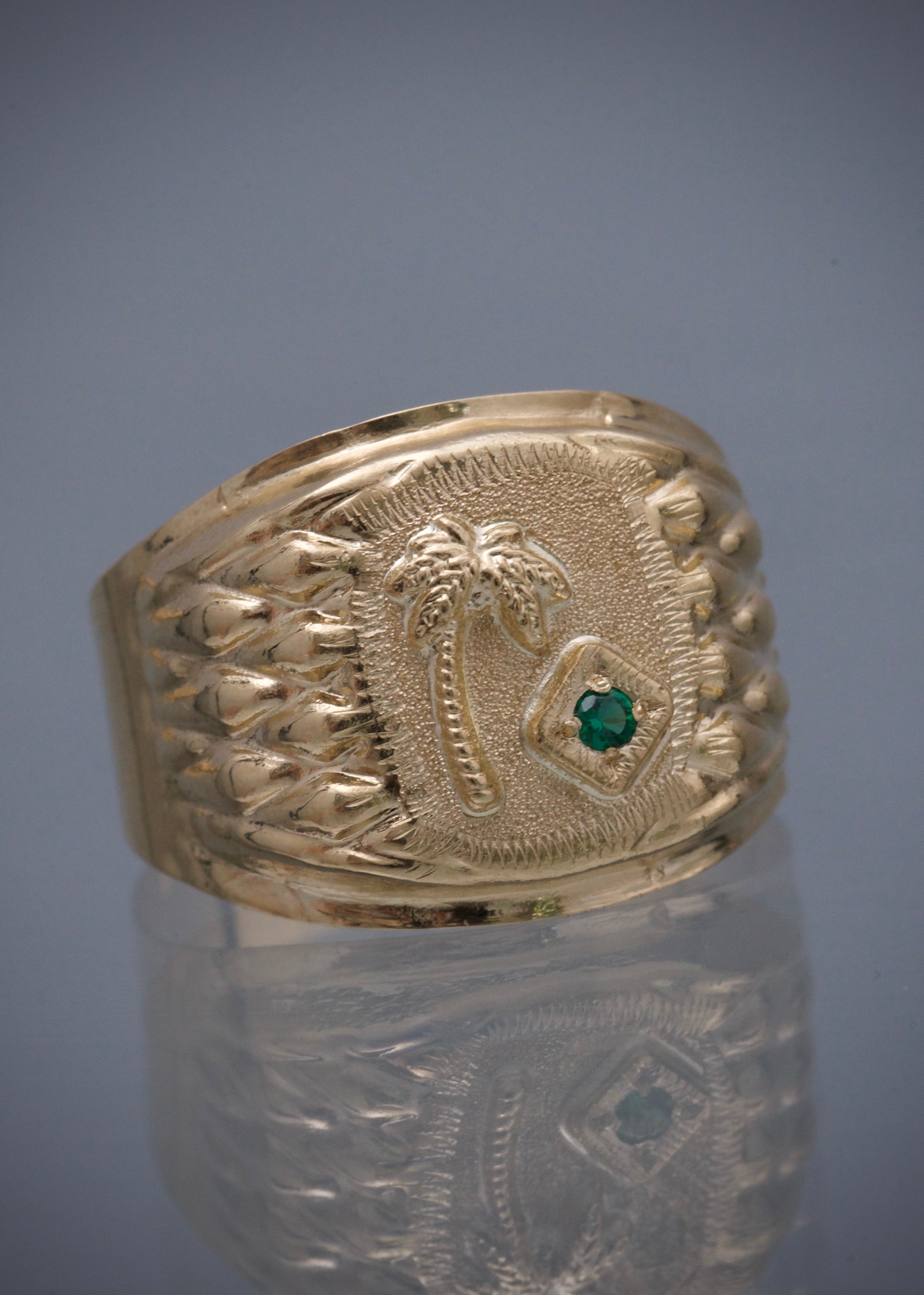 Anillo palmera con swarovski verde 3.45gr / Talla 10 1/2 / Oro Amarillo Nac M