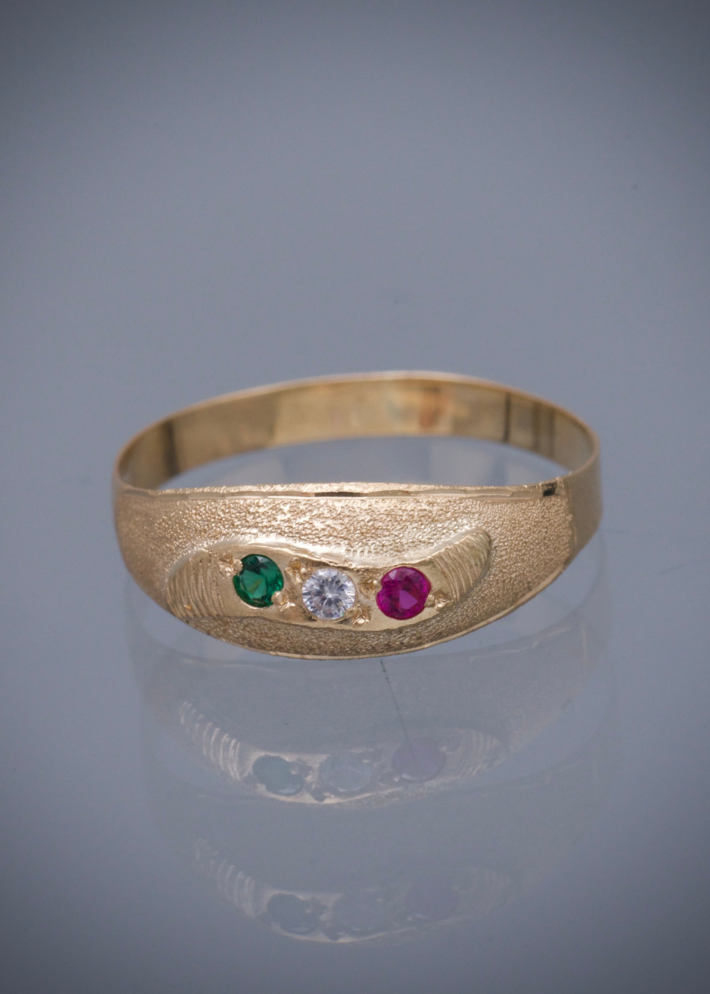 Anillo con swarovski multicolor 1.45gr / Talla 8 1/2 / Oro Amarillo Nac *