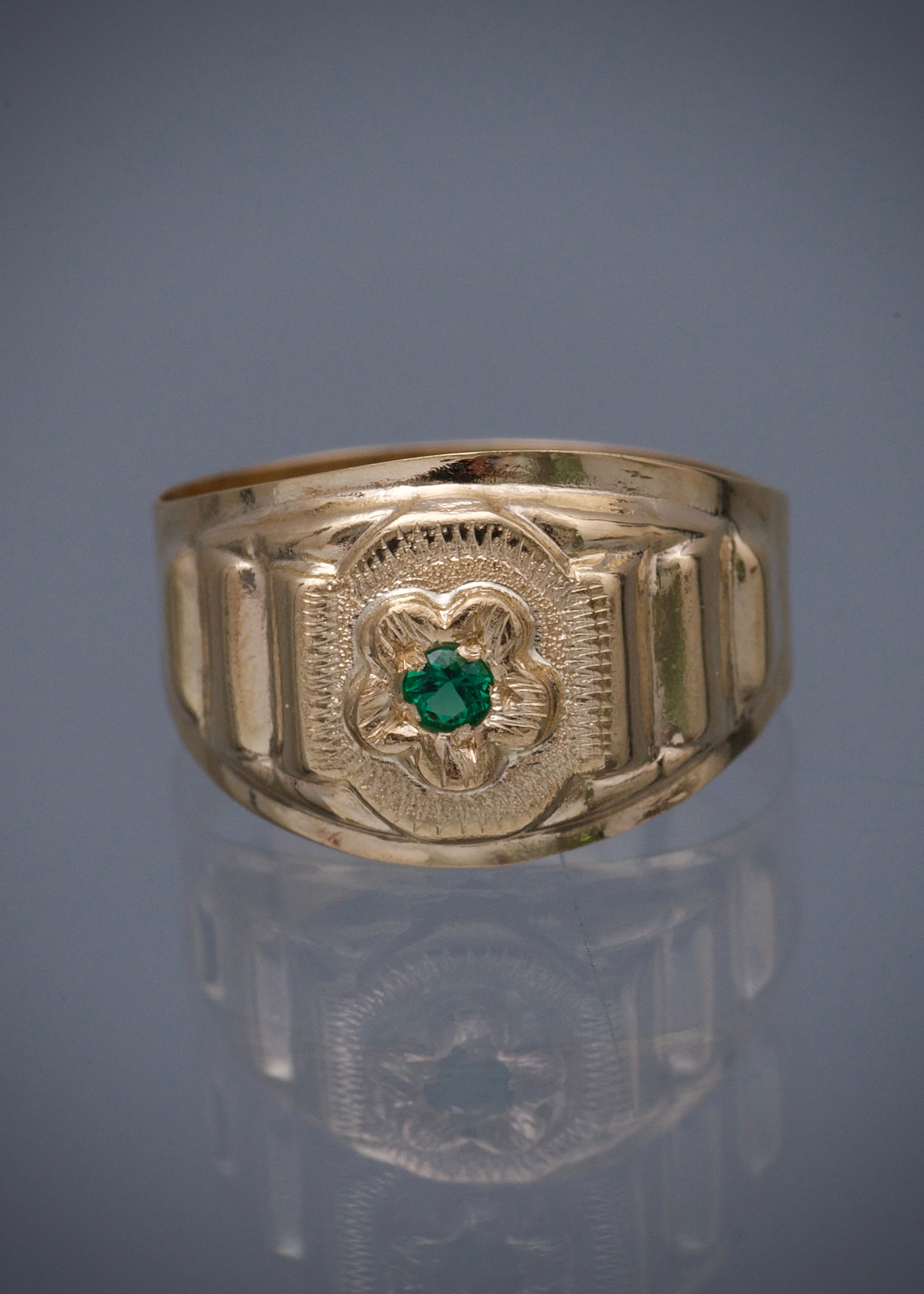 Anillo flor con swarovski verde 2.1gr / Talla 7 3/4 / Oro Amarillo Nac *
