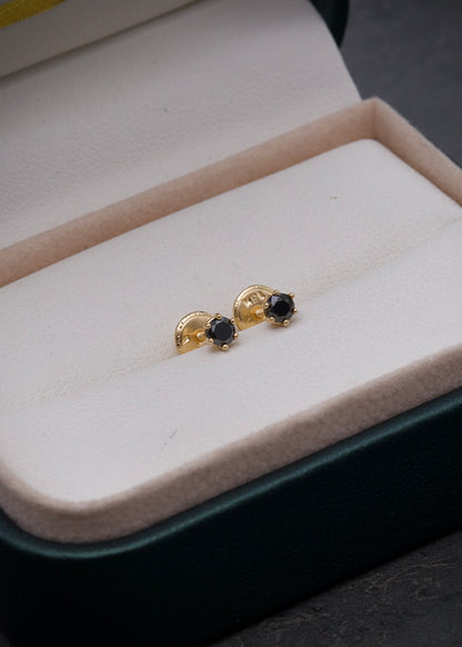 Topos con 26pts de diamante negro 0.6gr / Largo 1 cm / Oro Amarillo Nac (Joya) B