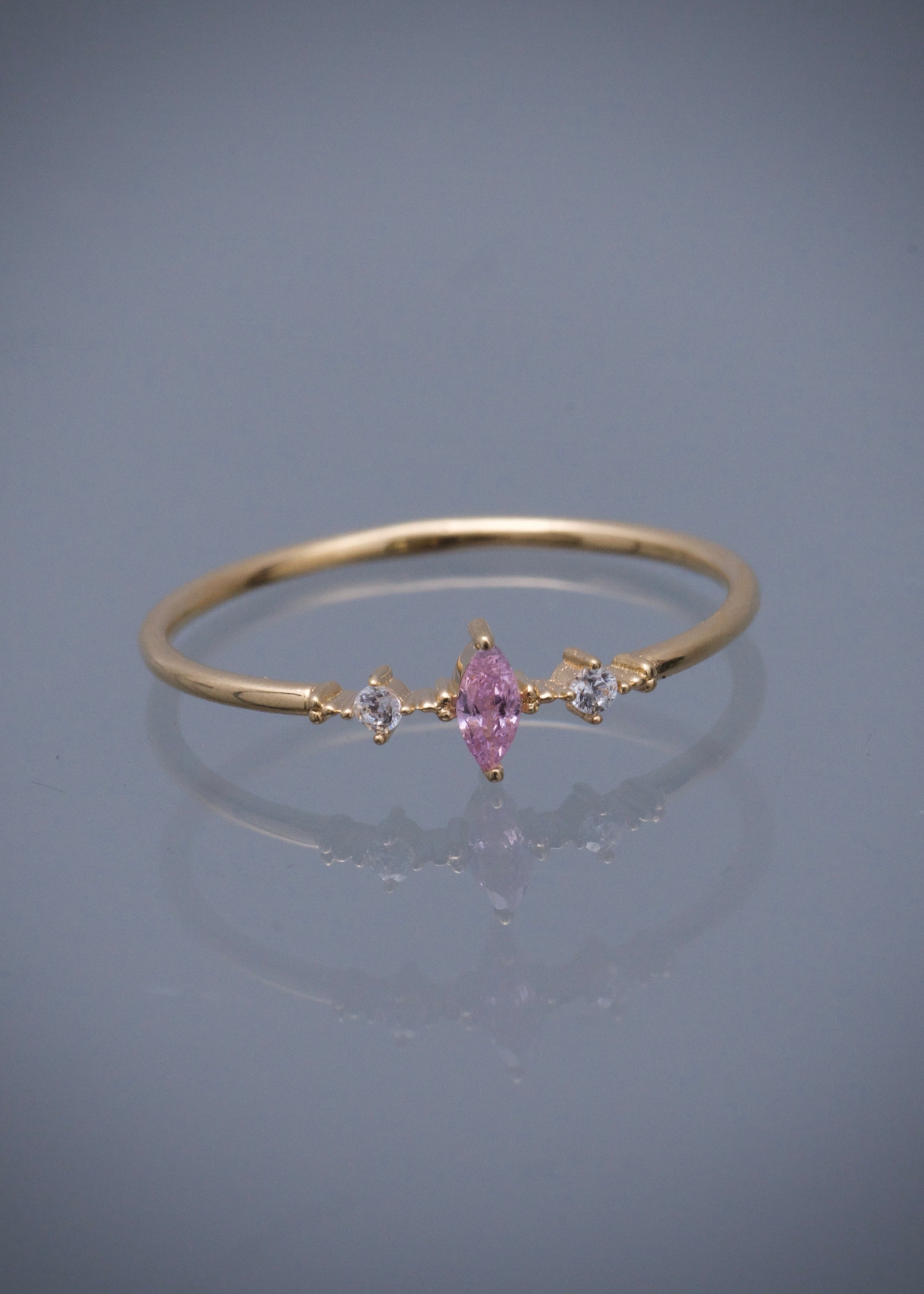 Solitario con swarovski marquiz rosada 0.9gr / TALLA 6 1/2 / Oro Amarillo Nac M