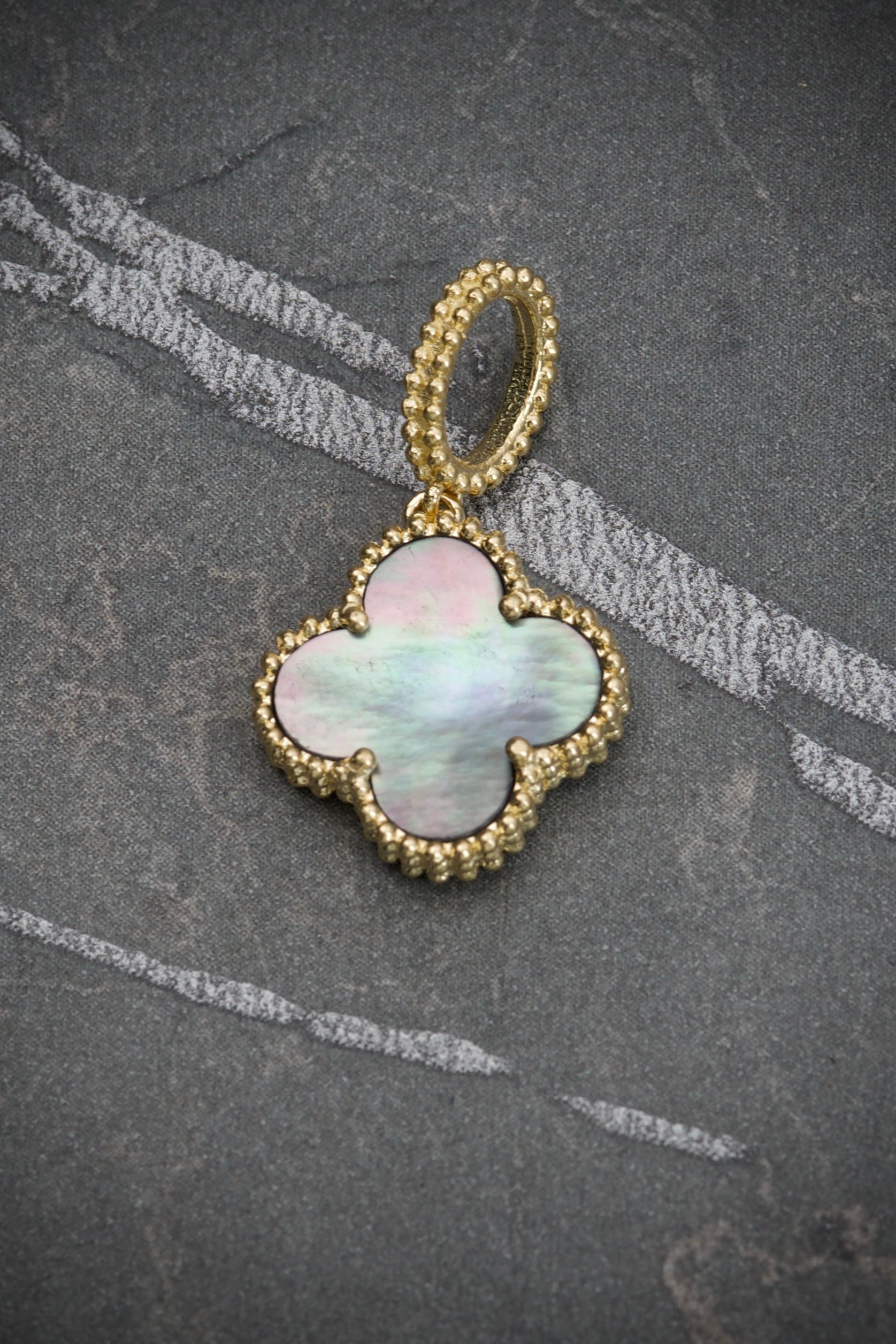 Dije lucky clover piedra tornasol 1.9gr / 2.3cm / Oro Amarillo Nac M