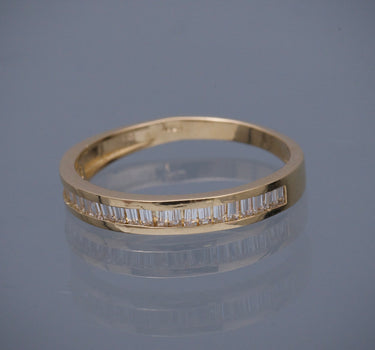 Anillo con swarovski blanco corte Baguette 2.4gr / Talla: 7 1/2 / Oro Amarillo Nac B