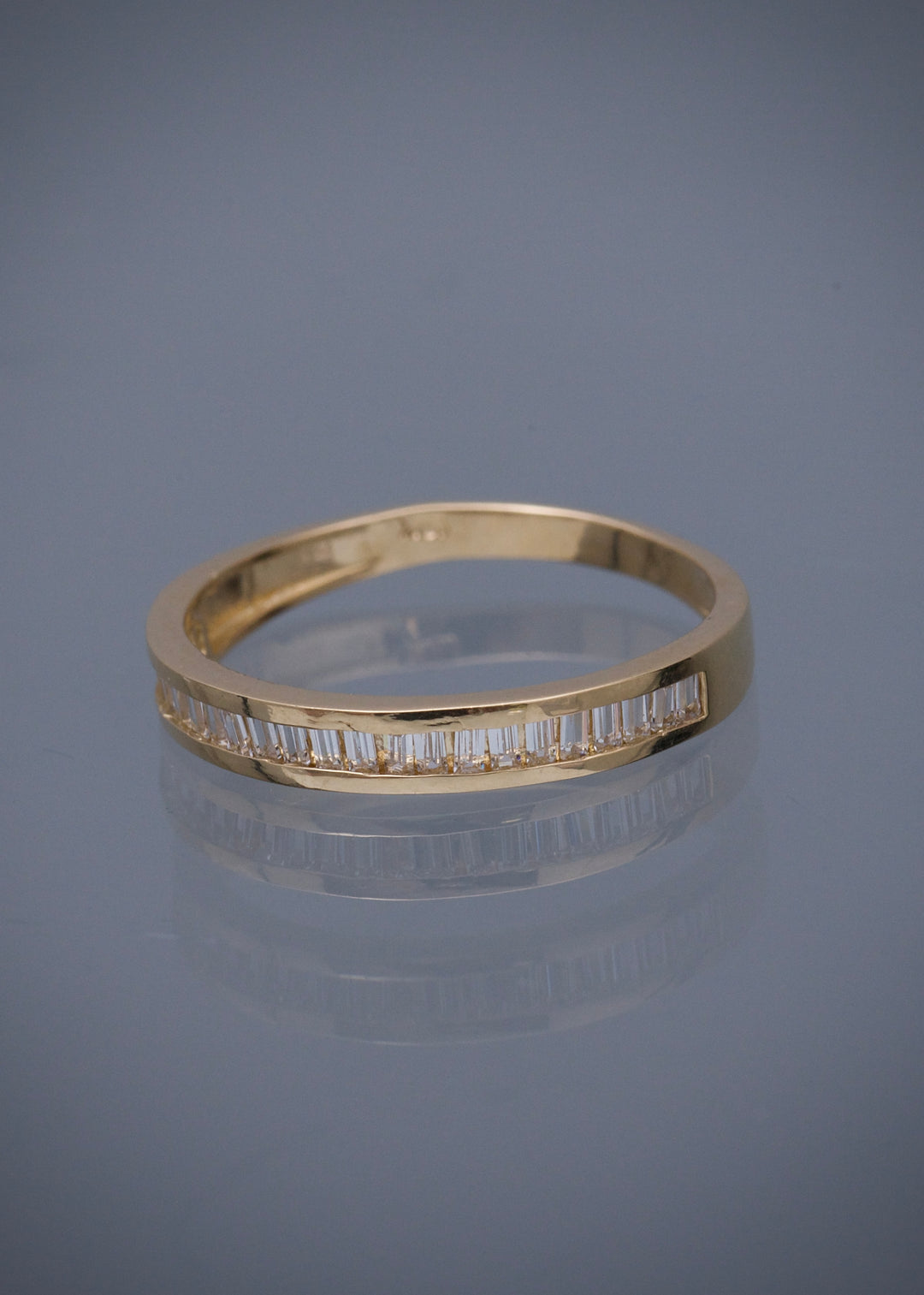Anillo con swarovski blanco corte baguette 2.3gr / Talla 5 1/4 — Oro Amarillo