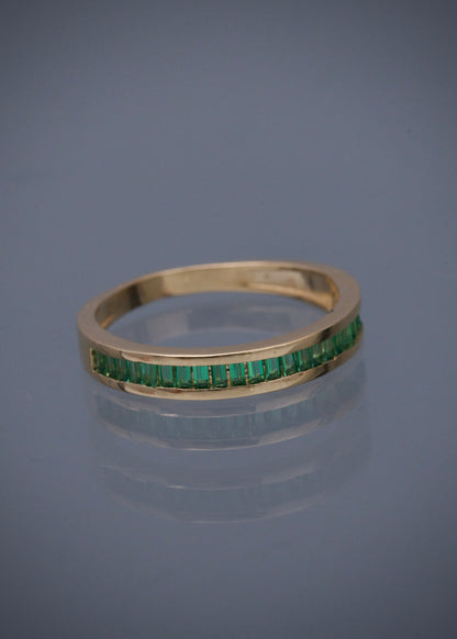 Anillo con swarovski verde corte Baguette 2.3gr / Talla: 5 3/4 / Oro Amarillo Nac B