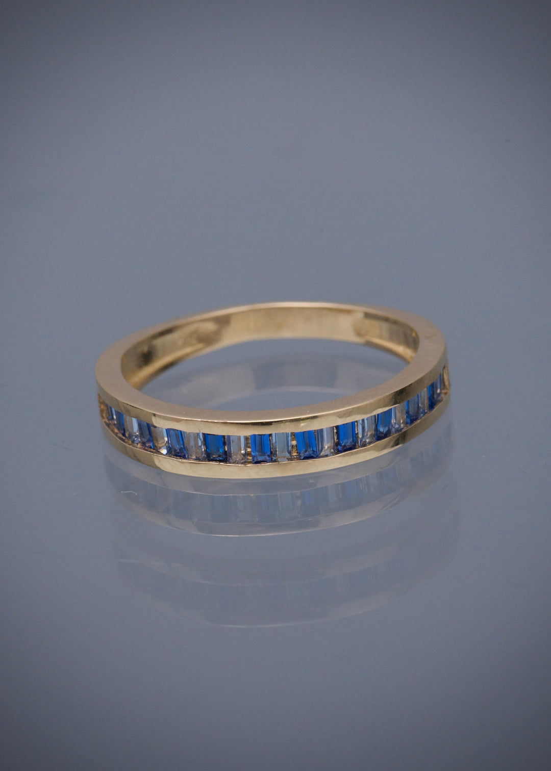 Anillo con swarovski azul corte baguette 2.3gr / Talla 5 1/4 — Oro Amarillo
