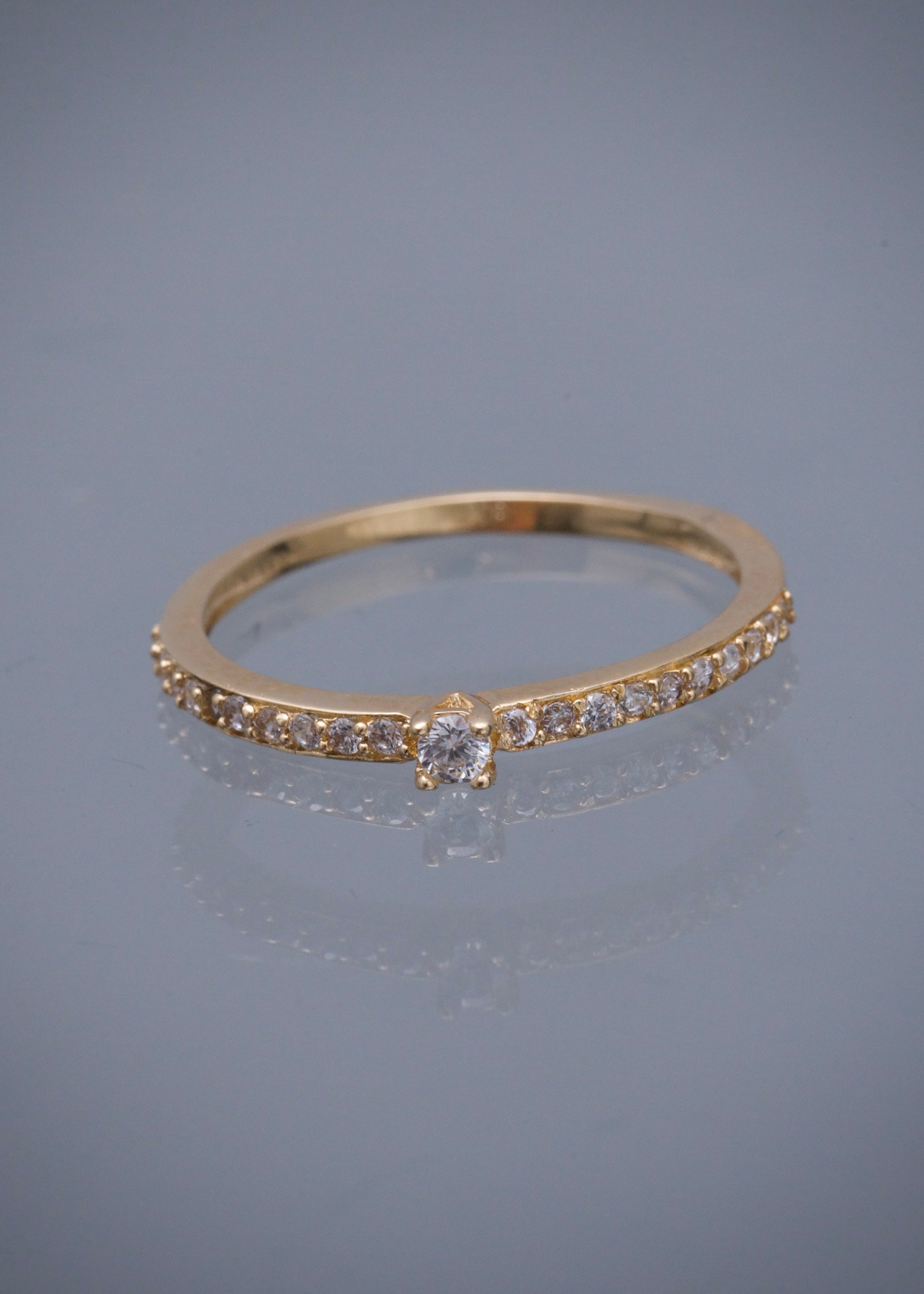 Solitario con swarovski blanco 1.45gr / TALLA 6 3/4 / Oro Amarillo Nac P