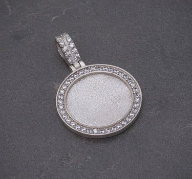 Dije medalla con swarovski blanco 2.9gr / Largo 2.7cm / Plata P