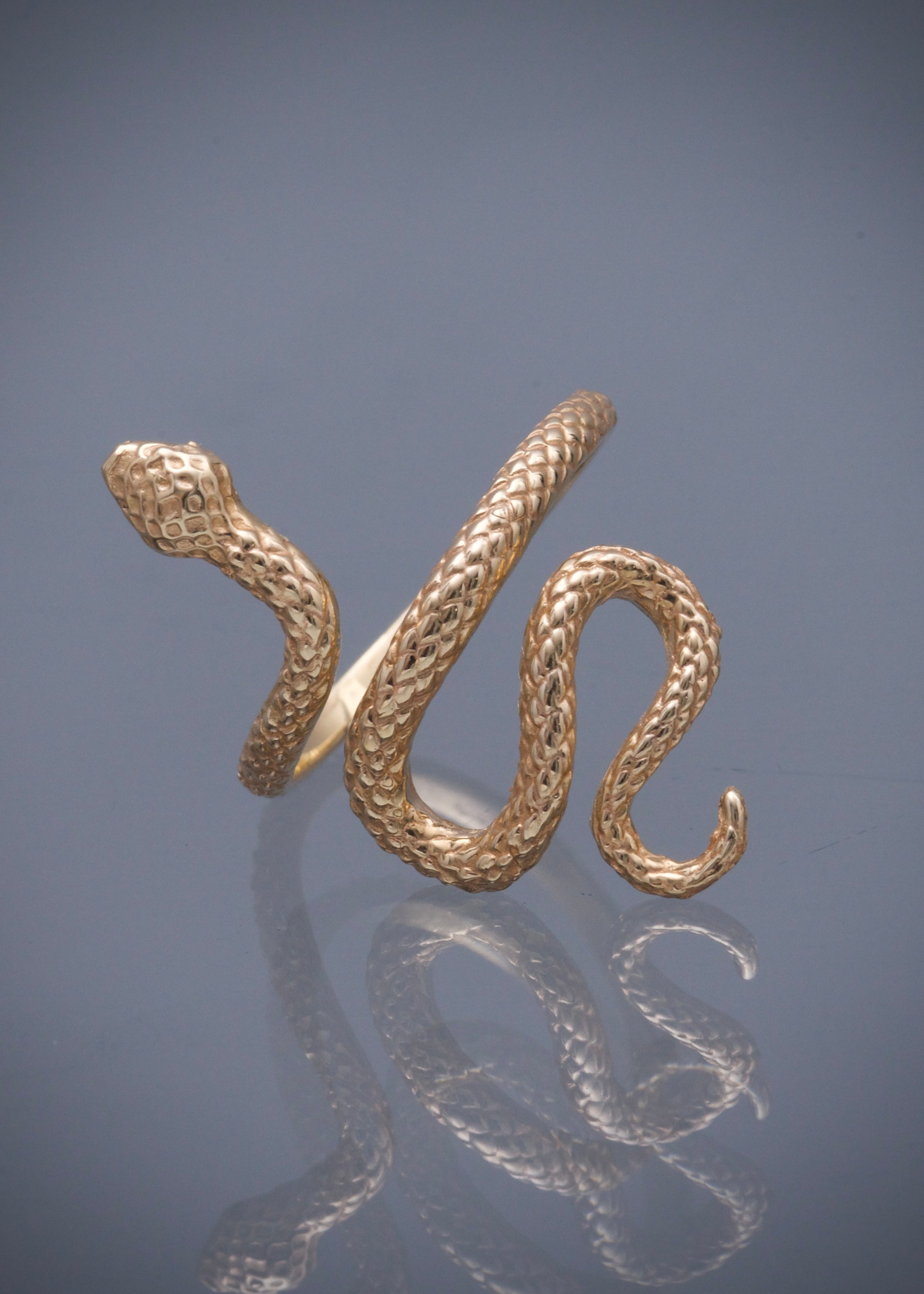 Anillo serpiente 3.65gr / TALLA 5 1/2 / Oro Amarillo Nac P