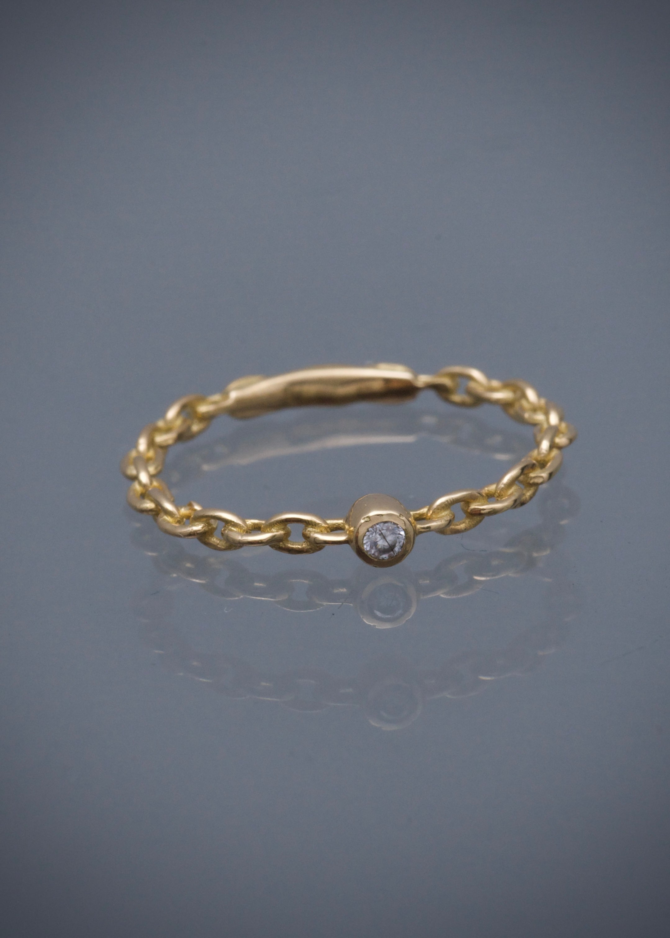 Solitario con swarovski blanco 1.4gr / TALLA 7 1/2 / Oro Amarillo Nac P