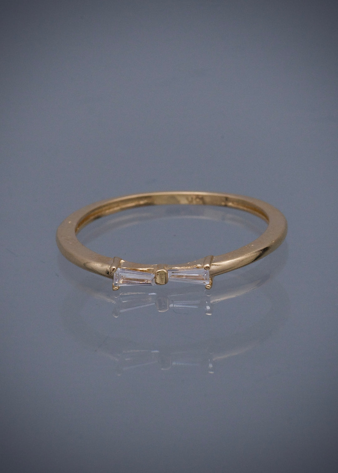 Anillo moño con swarovski blanco 1.15gr / Talla 5 — Oro Amarillo